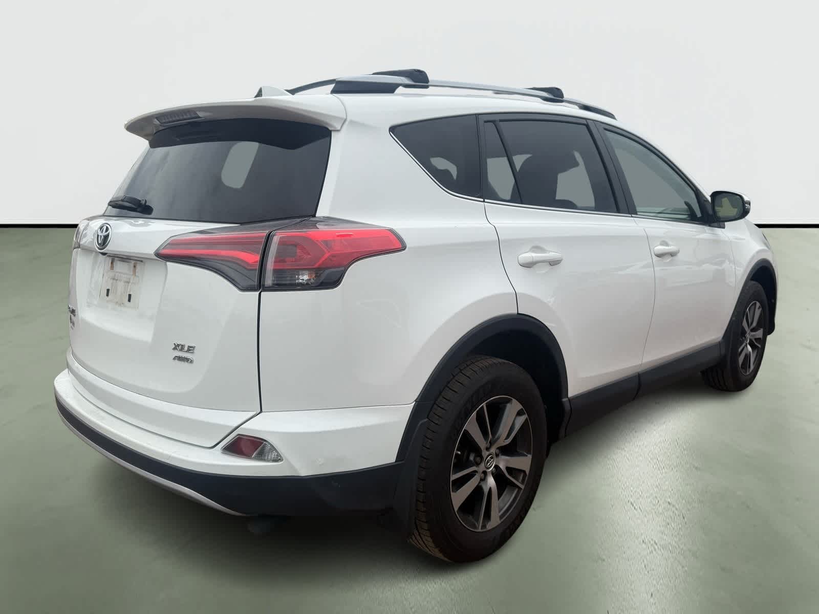 Thumbnail: 2018 Toyota RAV4 - 4