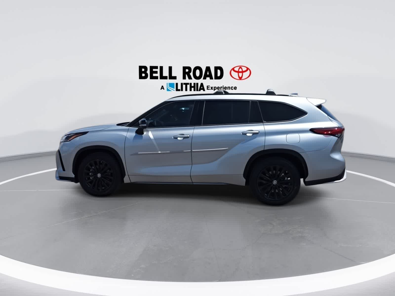 Thumbnail: 2023 Toyota Highlander - 6