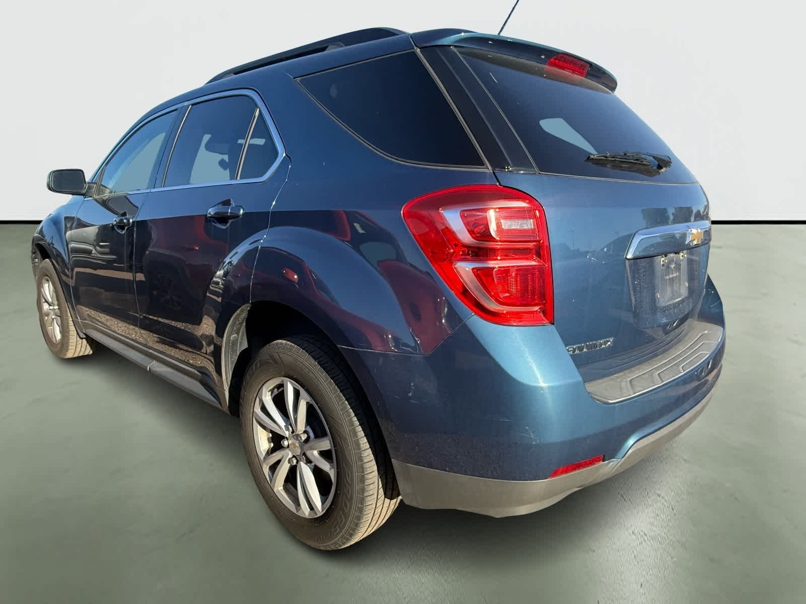 Thumbnail: 2017 Chevrolet Equinox - 3