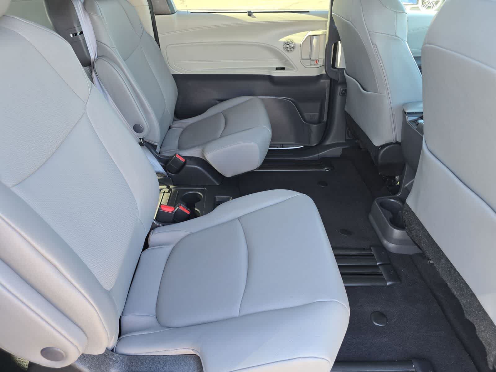 Thumbnail: 2024 Toyota Sienna - 13