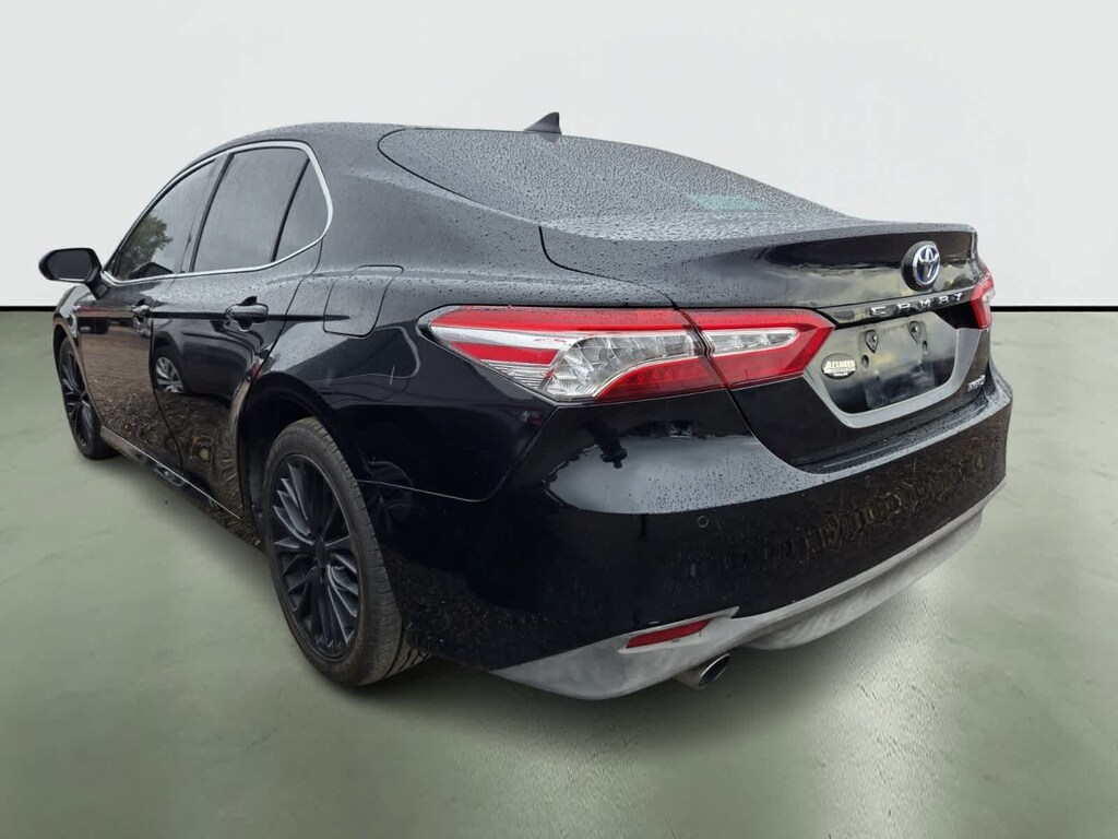 Used 2020 Toyota Camry Hybrid XLE Sedan