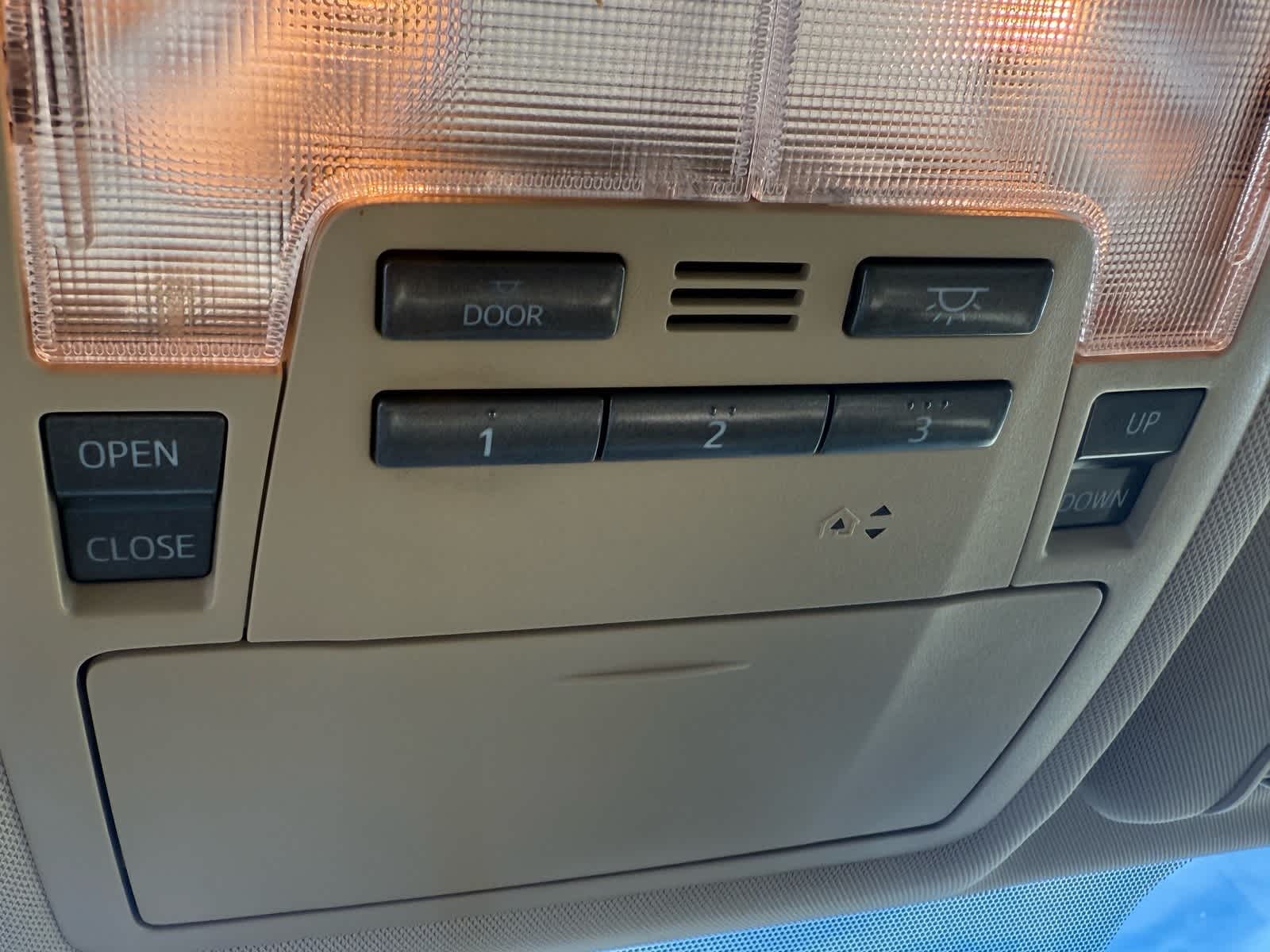 Thumbnail: 2016 Toyota Highlander - 21