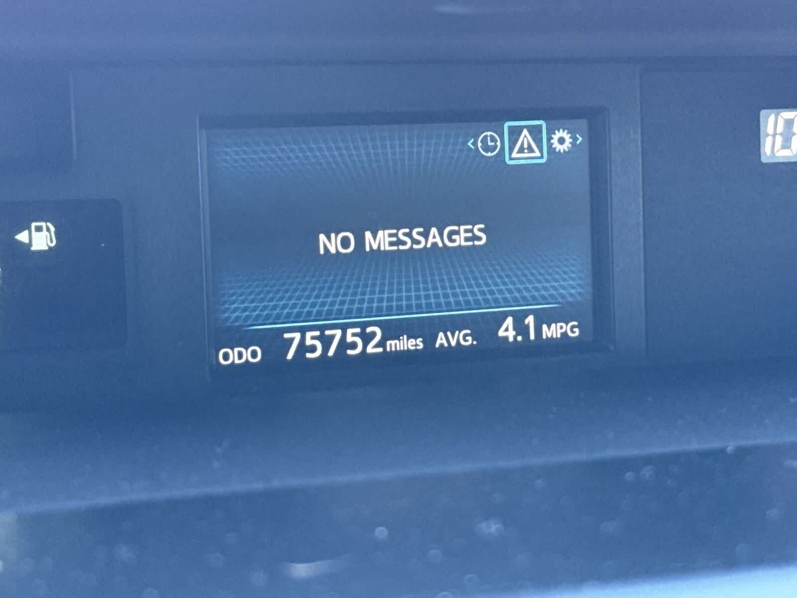 Thumbnail: 2017 Toyota Prius v - 31