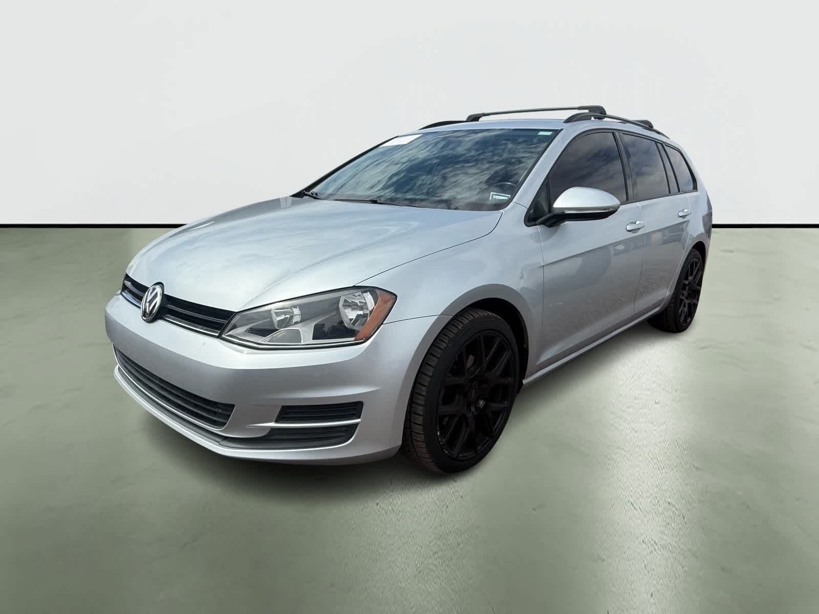 Thumbnail: 2016 Volkswagen e-Golf - 2
