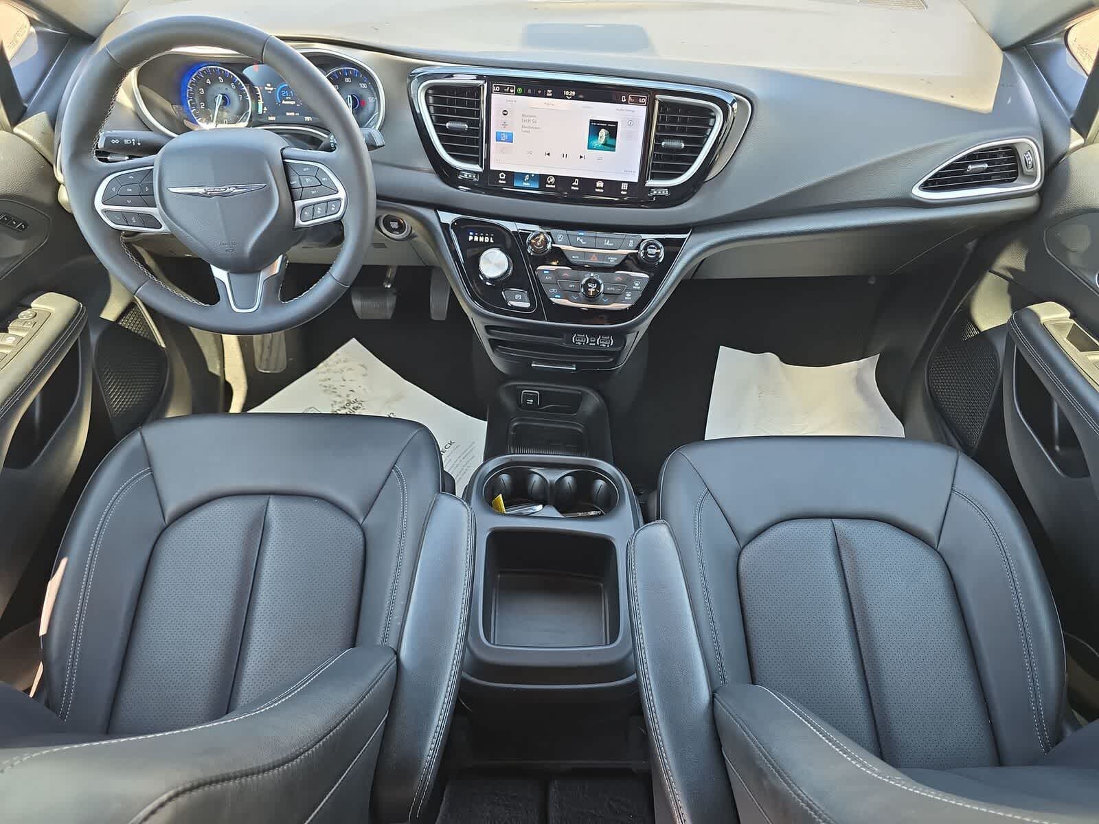 Thumbnail: 2025 Chrysler Pacifica - 15