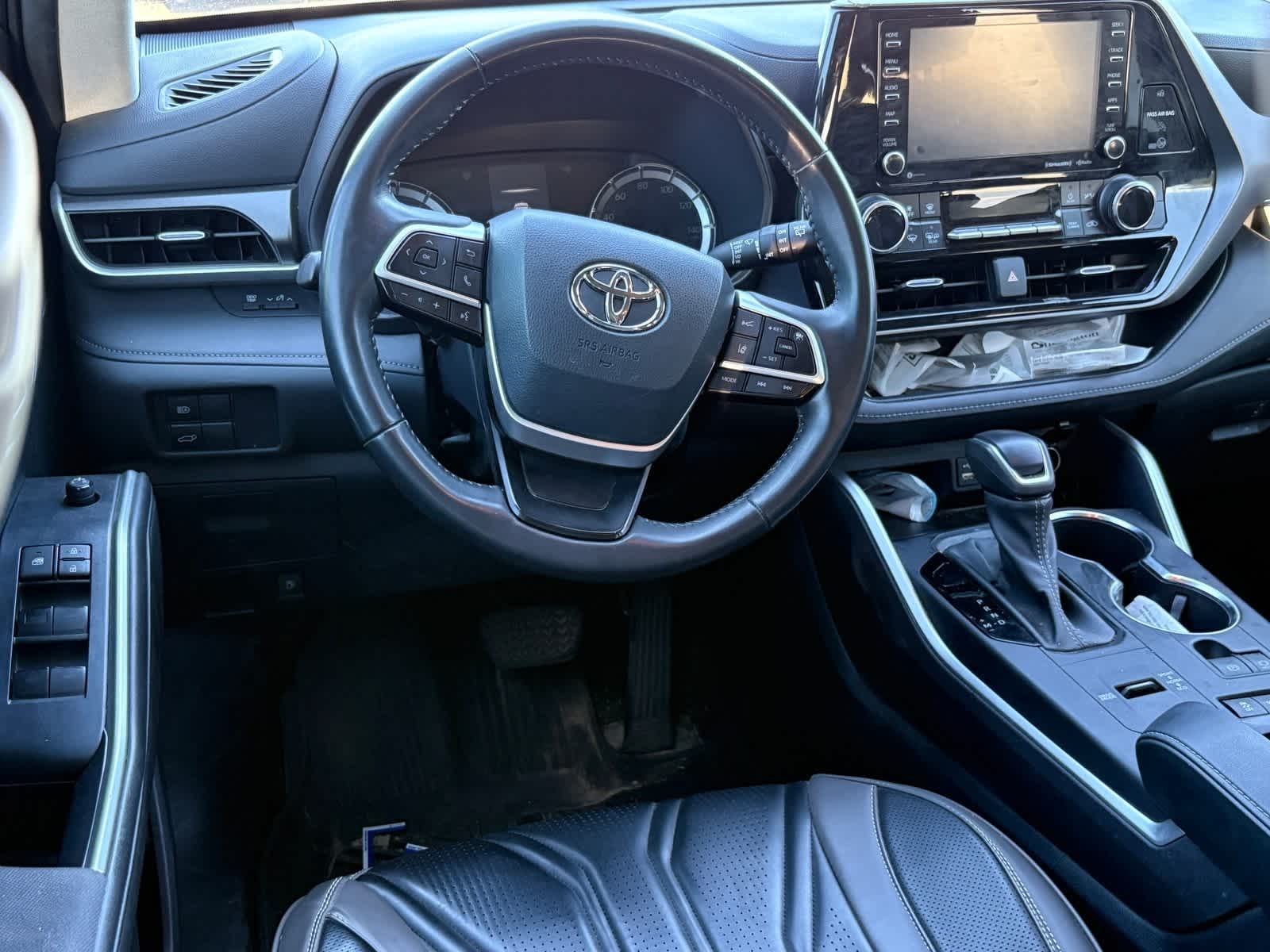 Thumbnail: 2022 Toyota Highlander - 11