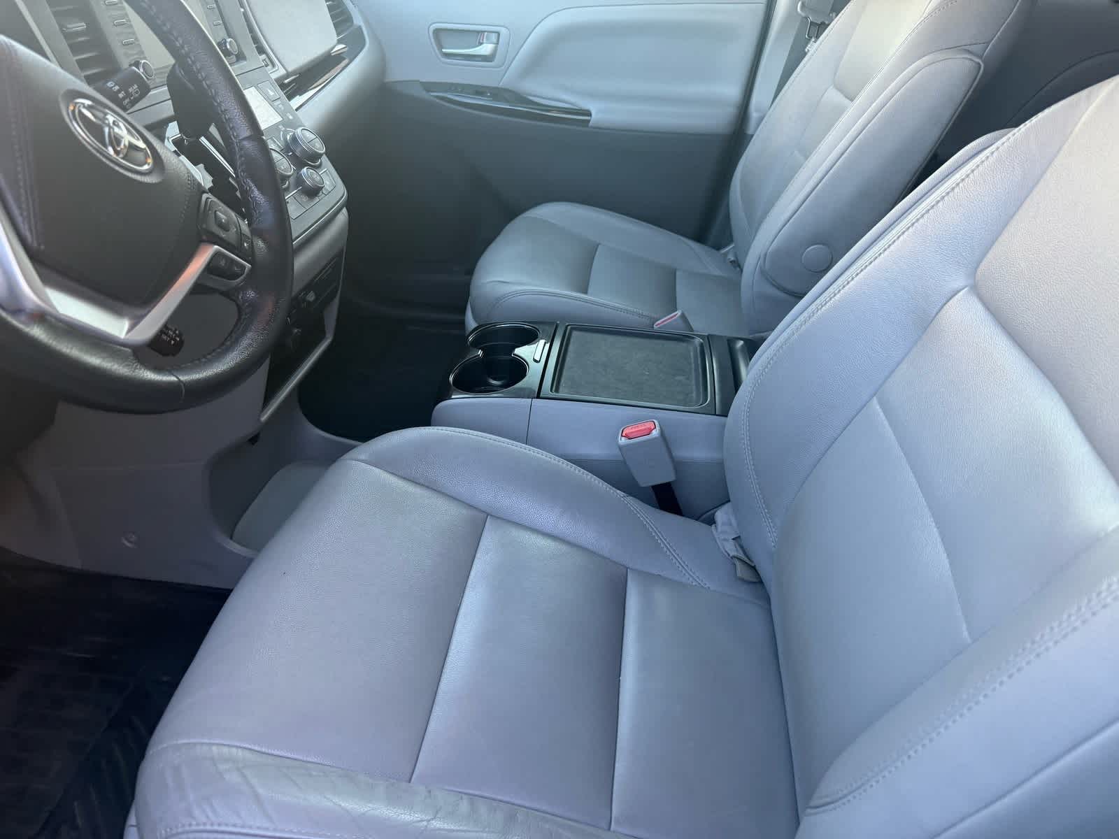 Thumbnail: 2020 Toyota Sienna - 14