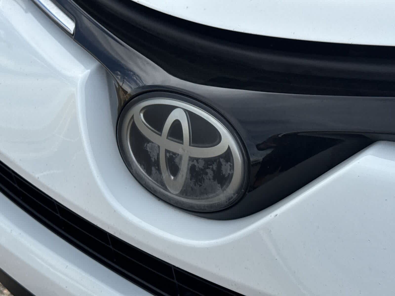Thumbnail: 2018 Toyota RAV4 - 32
