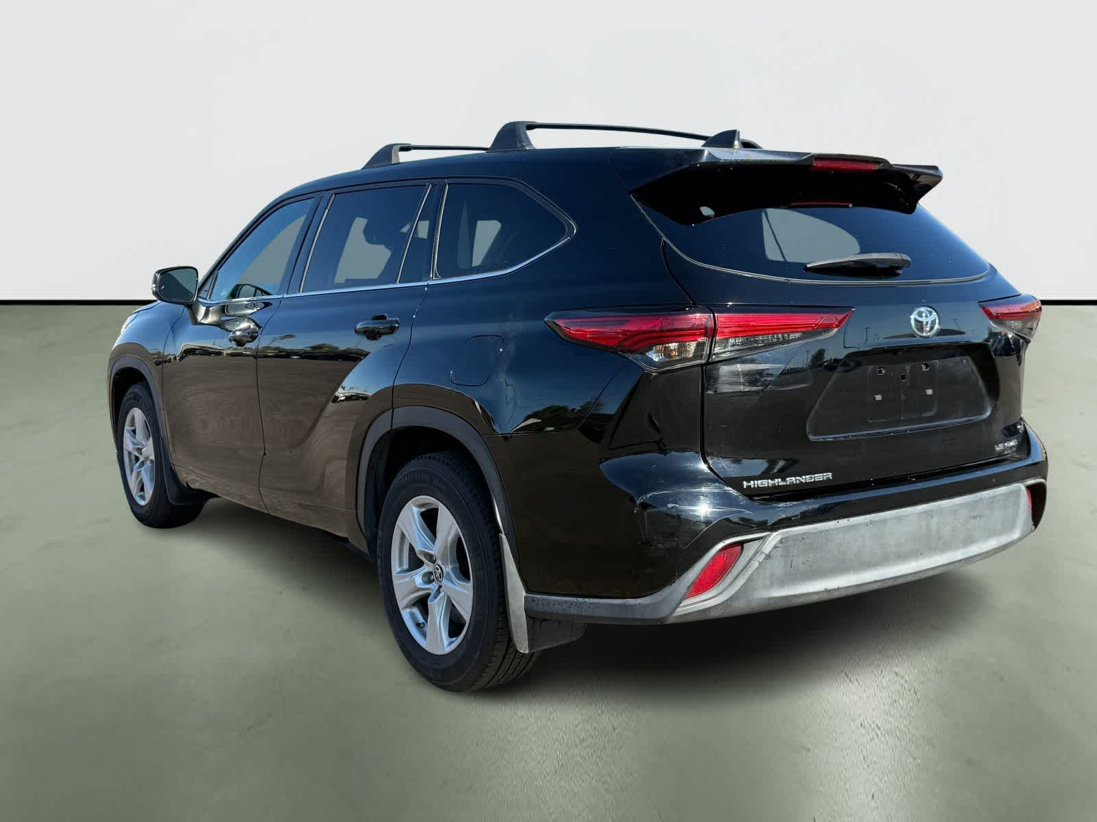 Thumbnail: 2022 Toyota Highlander - 3