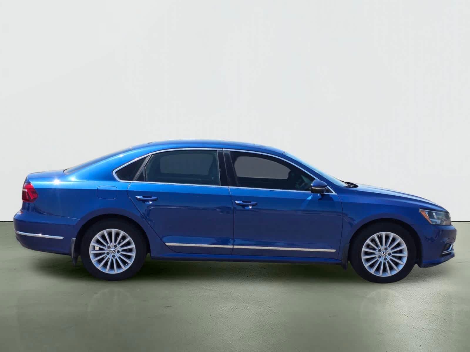 Thumbnail: 2017 Volkswagen Passat - 7