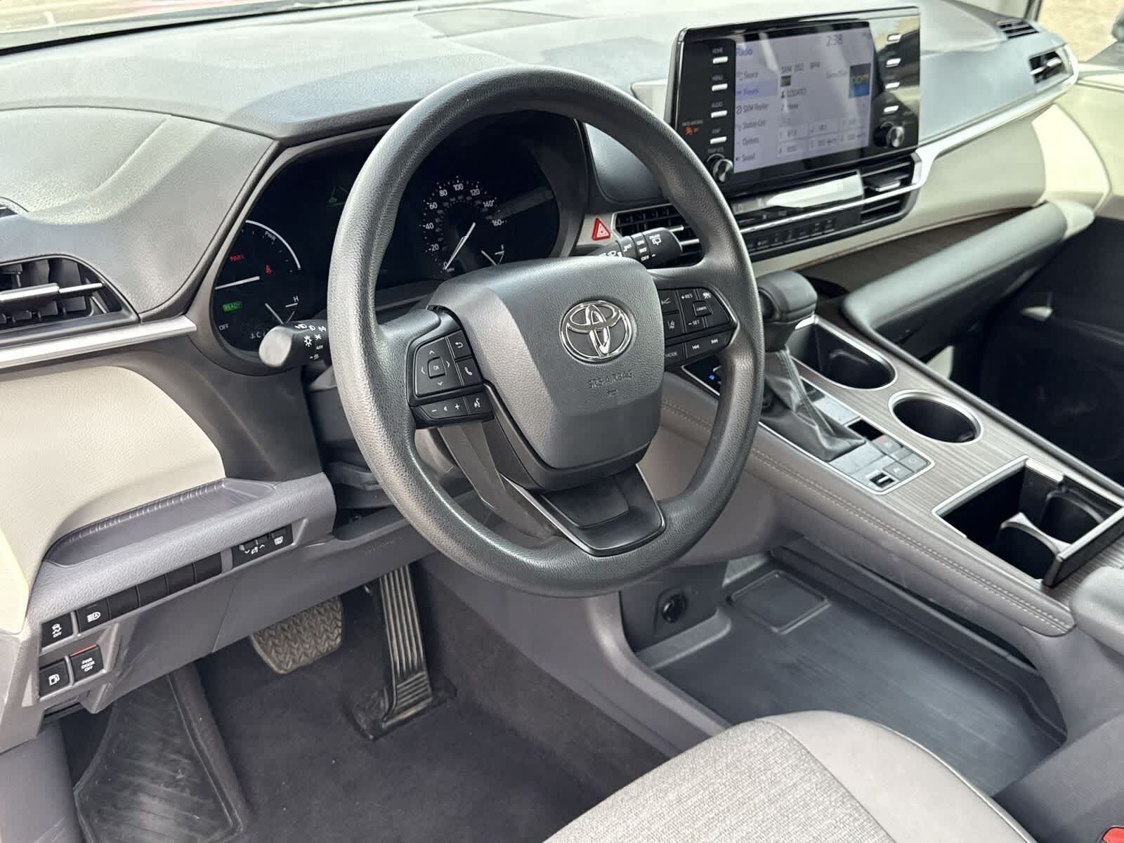2024 Toyota Sienna LE 16