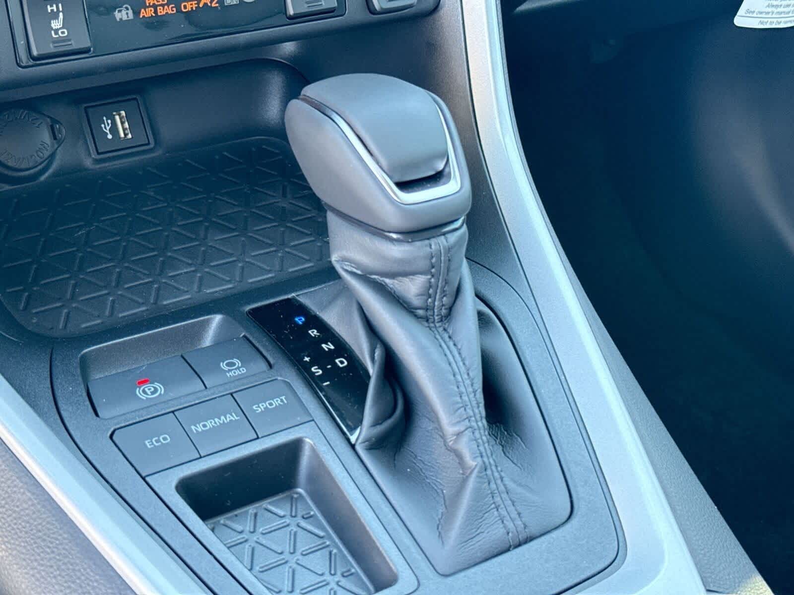 Thumbnail: 2025 Toyota RAV4 - 24