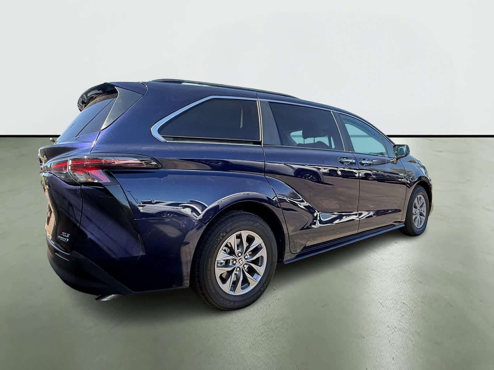 Thumbnail: 2024 Toyota Sienna - 5