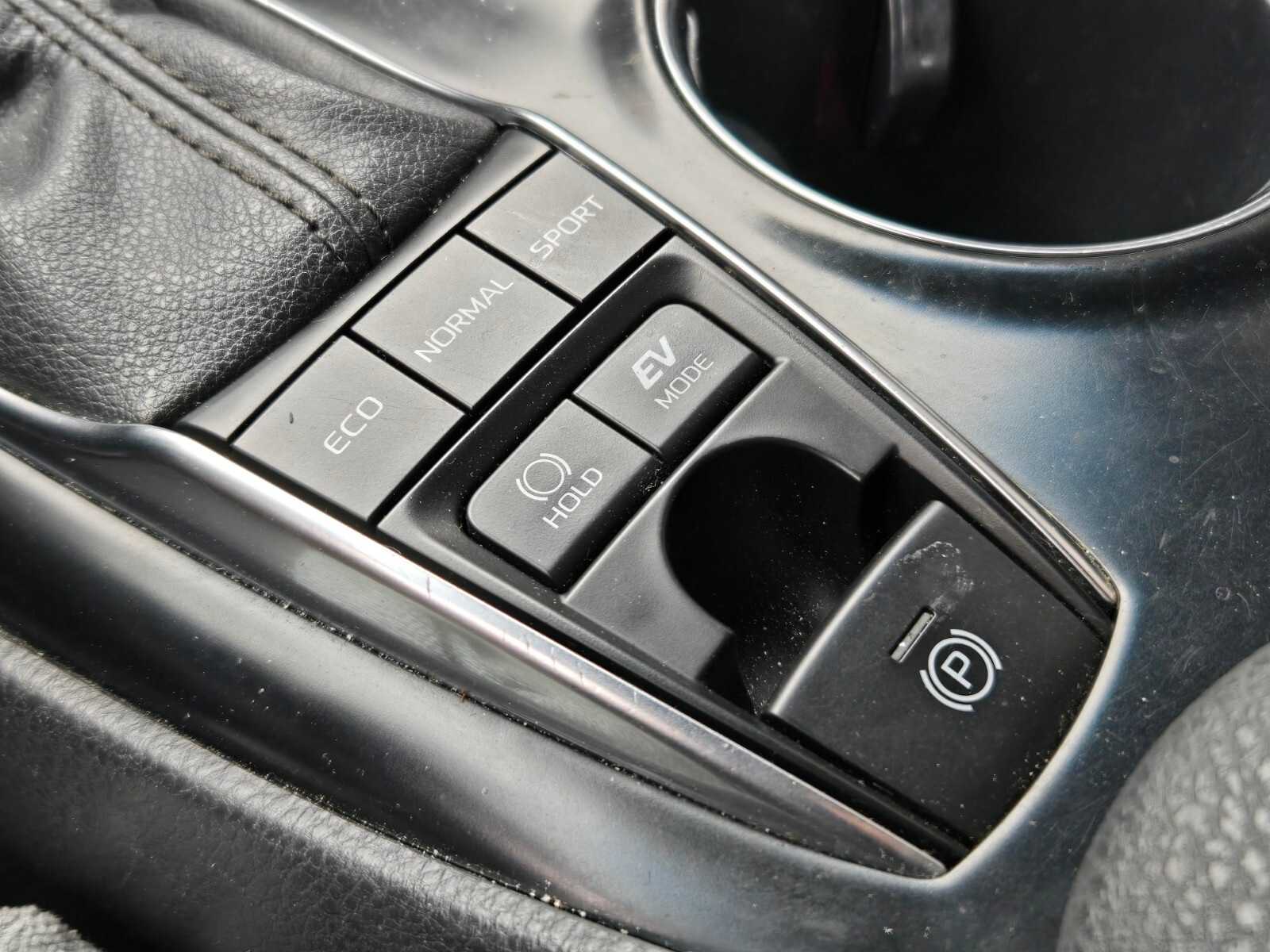 Thumbnail: 2020 Toyota Camry - 13