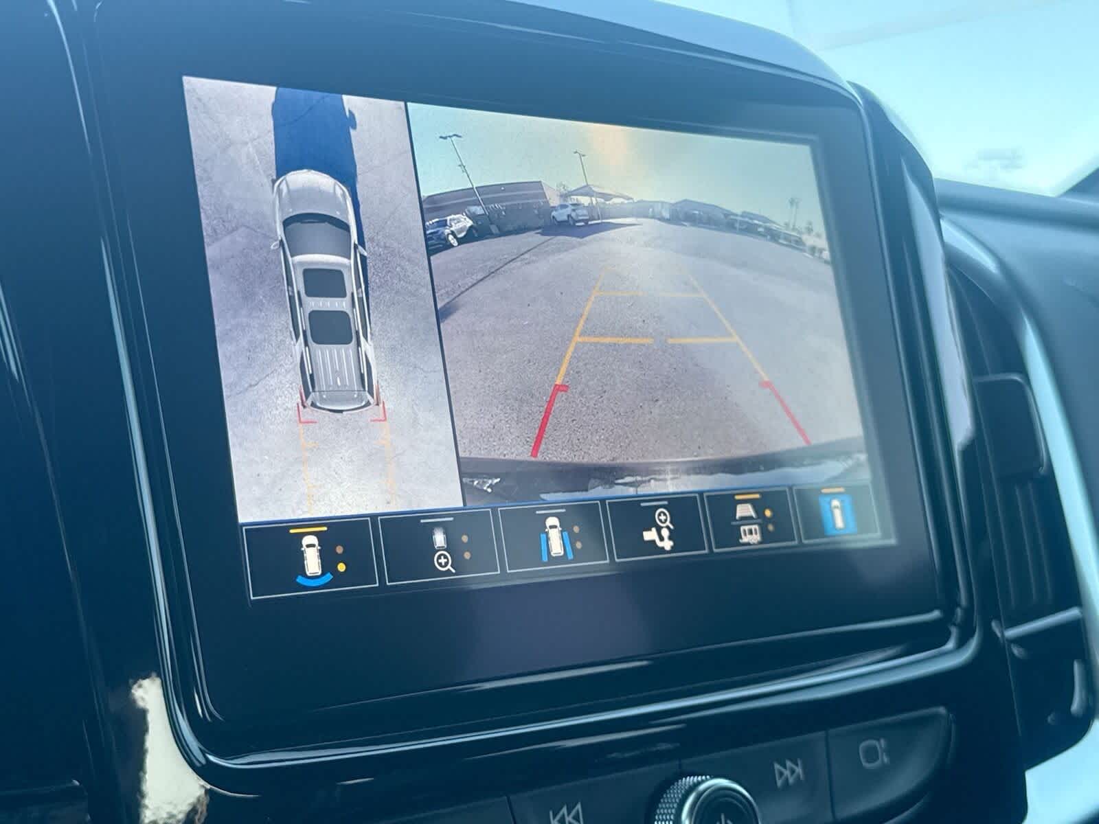 Thumbnail: 2023 Chevrolet Traverse - 21