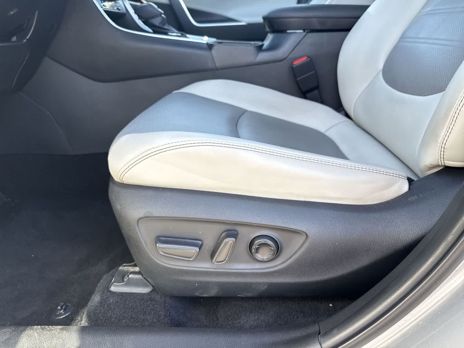 Thumbnail: 2022 Toyota RAV4 - 19