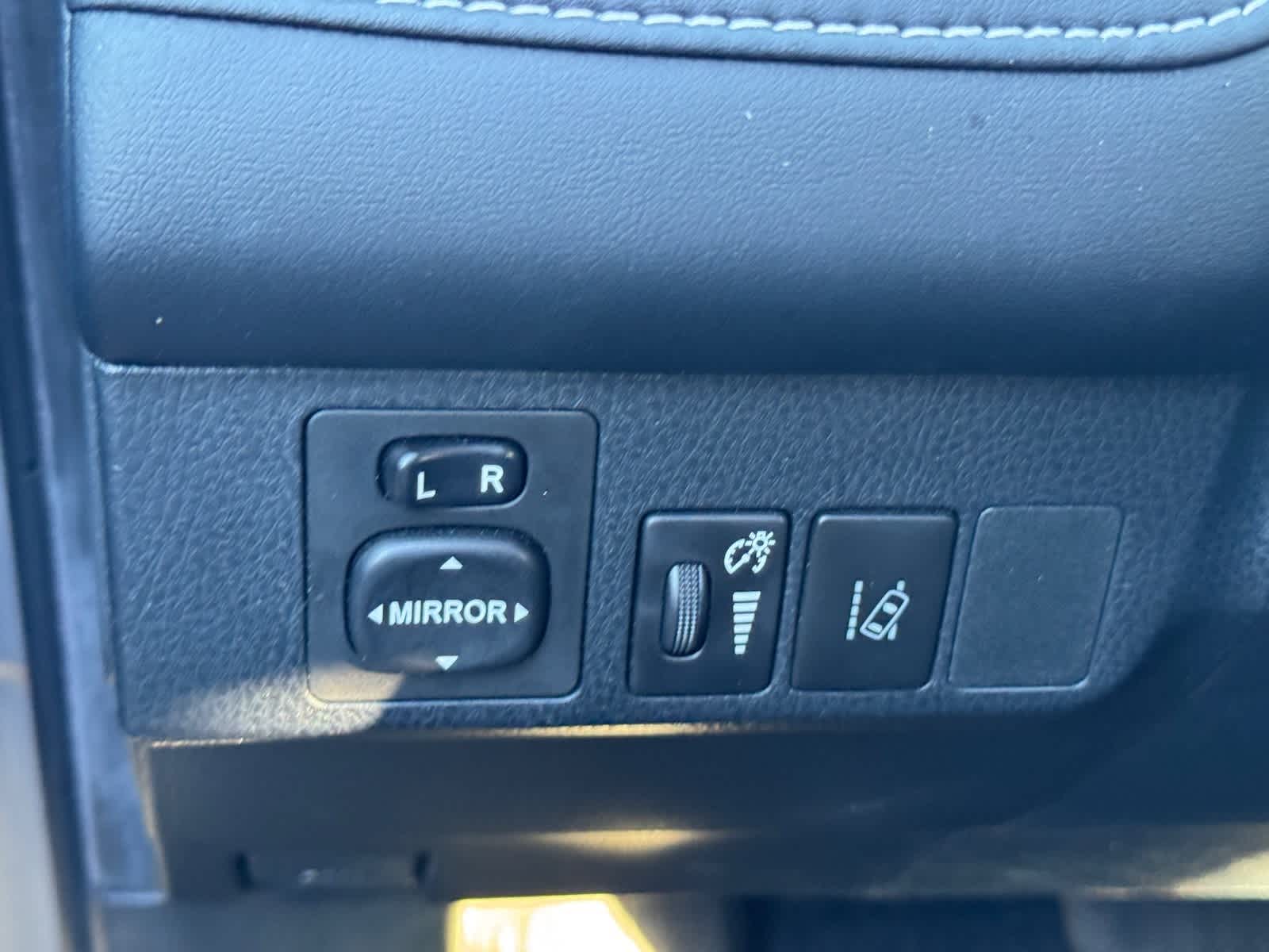 Thumbnail: 2018 Toyota RAV4 - 13