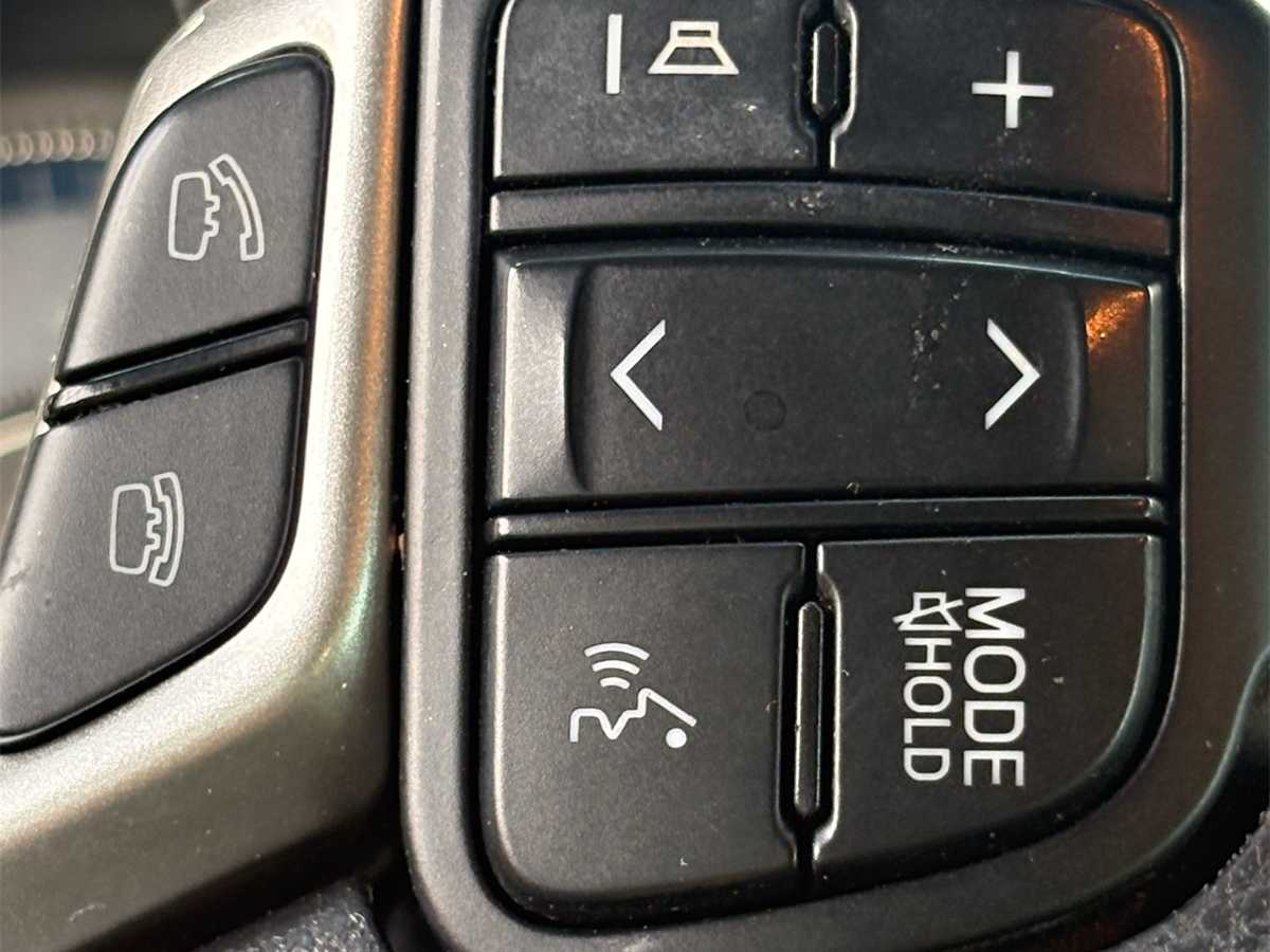 Thumbnail: 2017 Toyota Sienna - 19