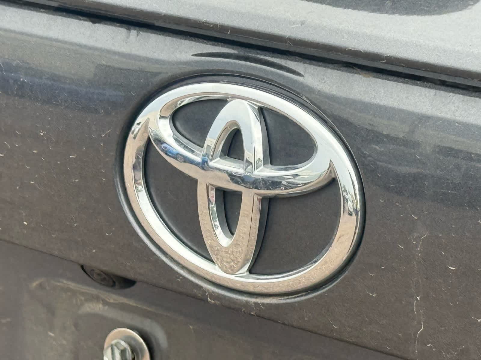 Thumbnail: 2022 Toyota RAV4 - 16