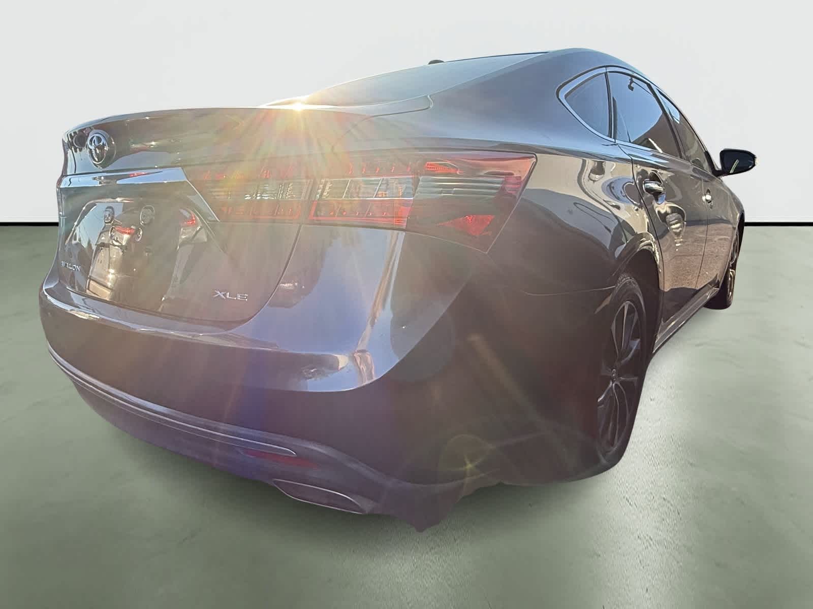 Thumbnail: 2018 Toyota Avalon - 4