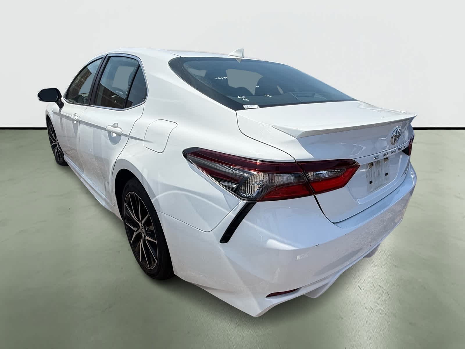 2022 Toyota Camry SE 3