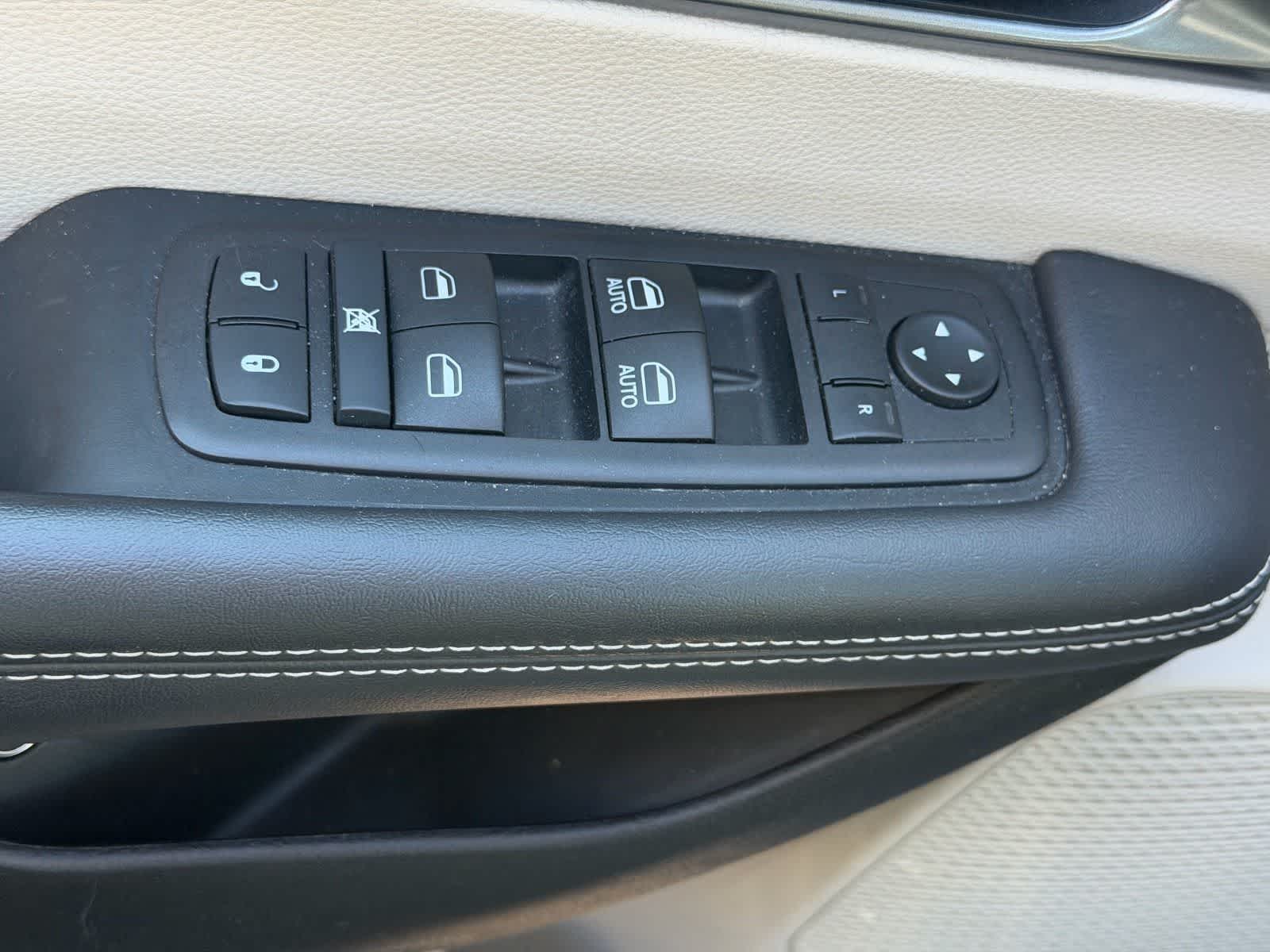 Thumbnail: 2024 Chrysler Pacifica - 8