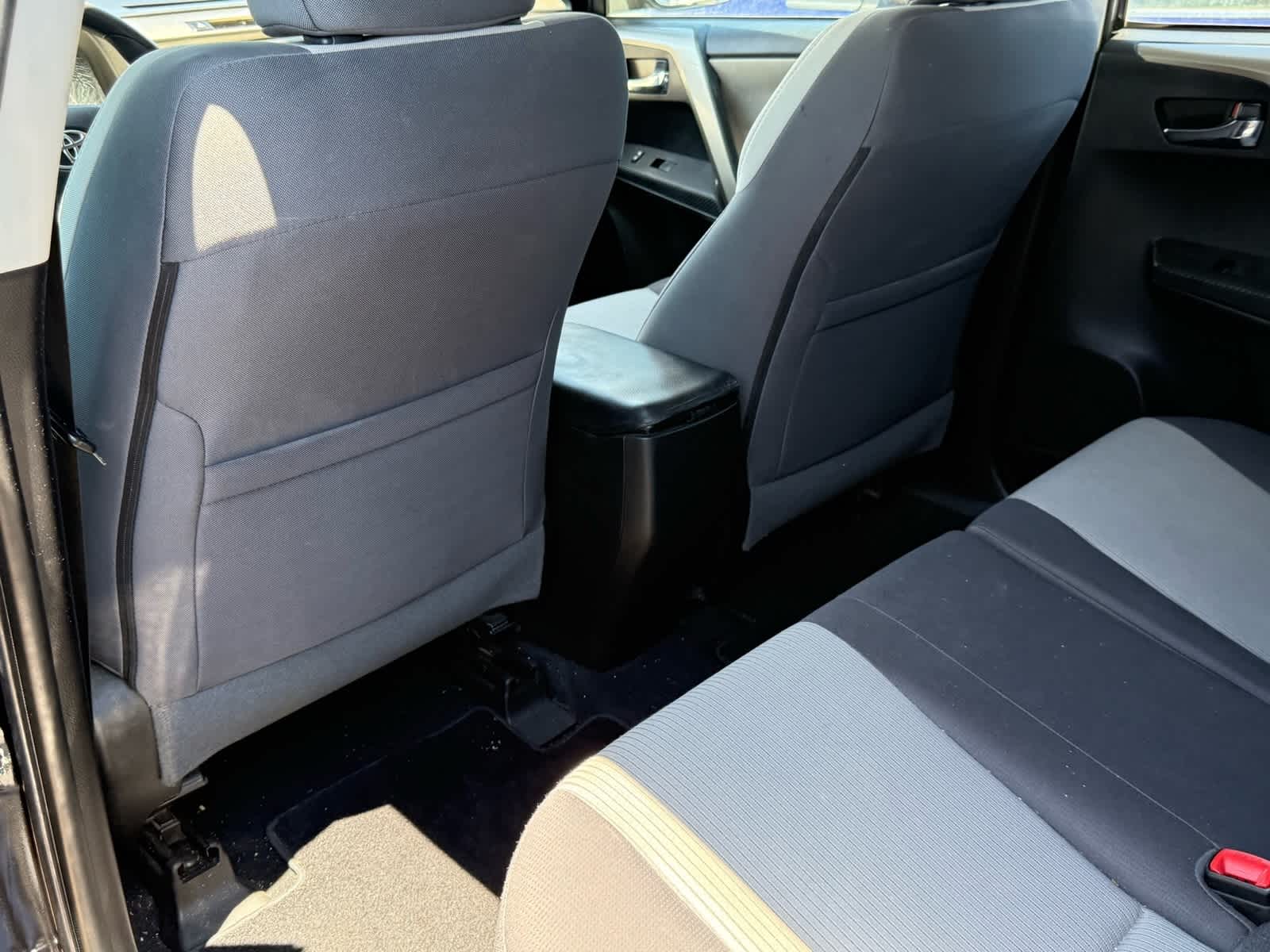 Thumbnail: 2015 Toyota RAV4 - 9