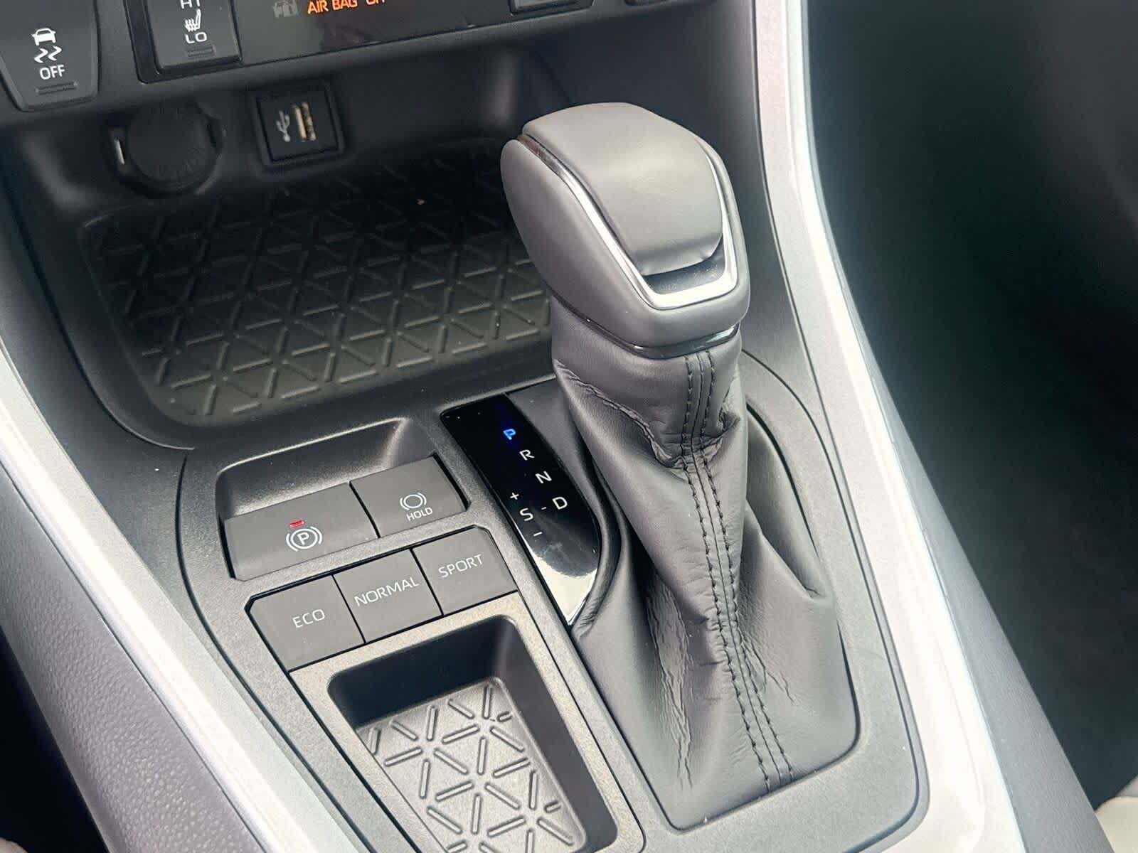 Thumbnail: 2025 Toyota RAV4 - 24