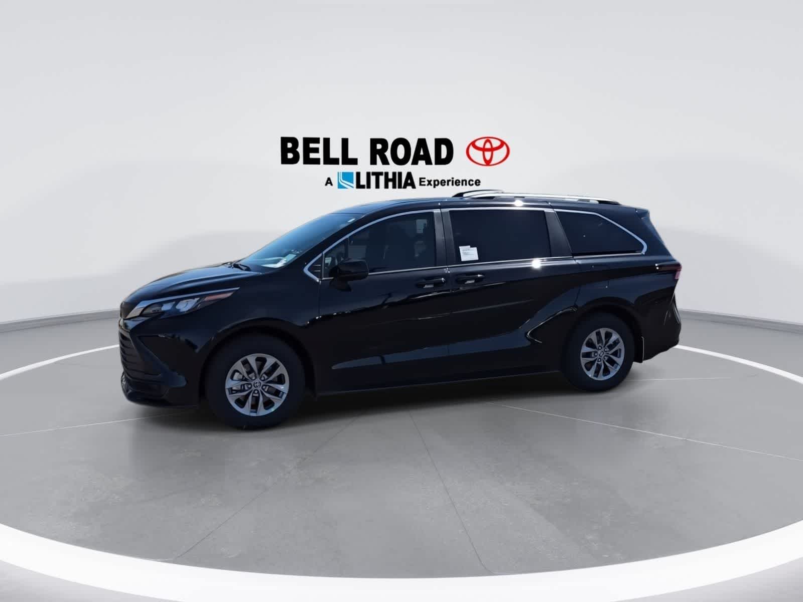 Thumbnail: 2026 Toyota Sienna - 4