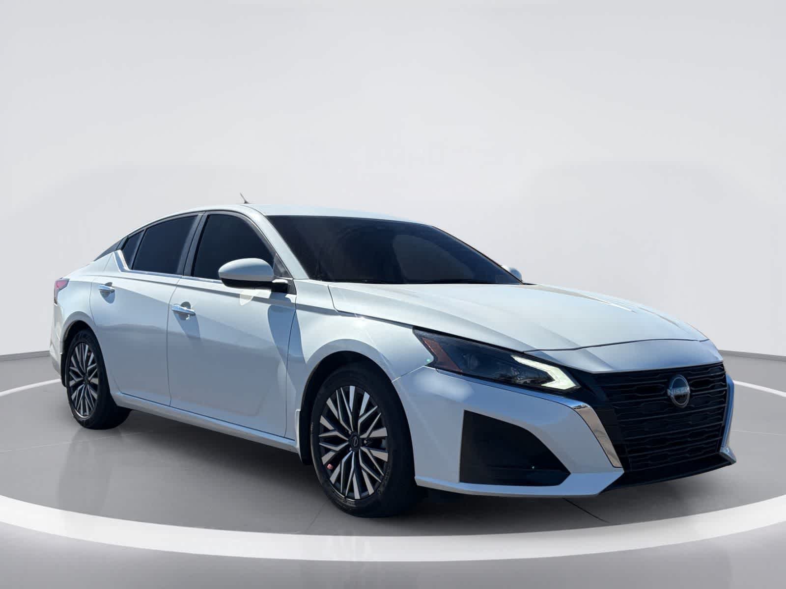 Thumbnail: 2023 Nissan Altima - 5