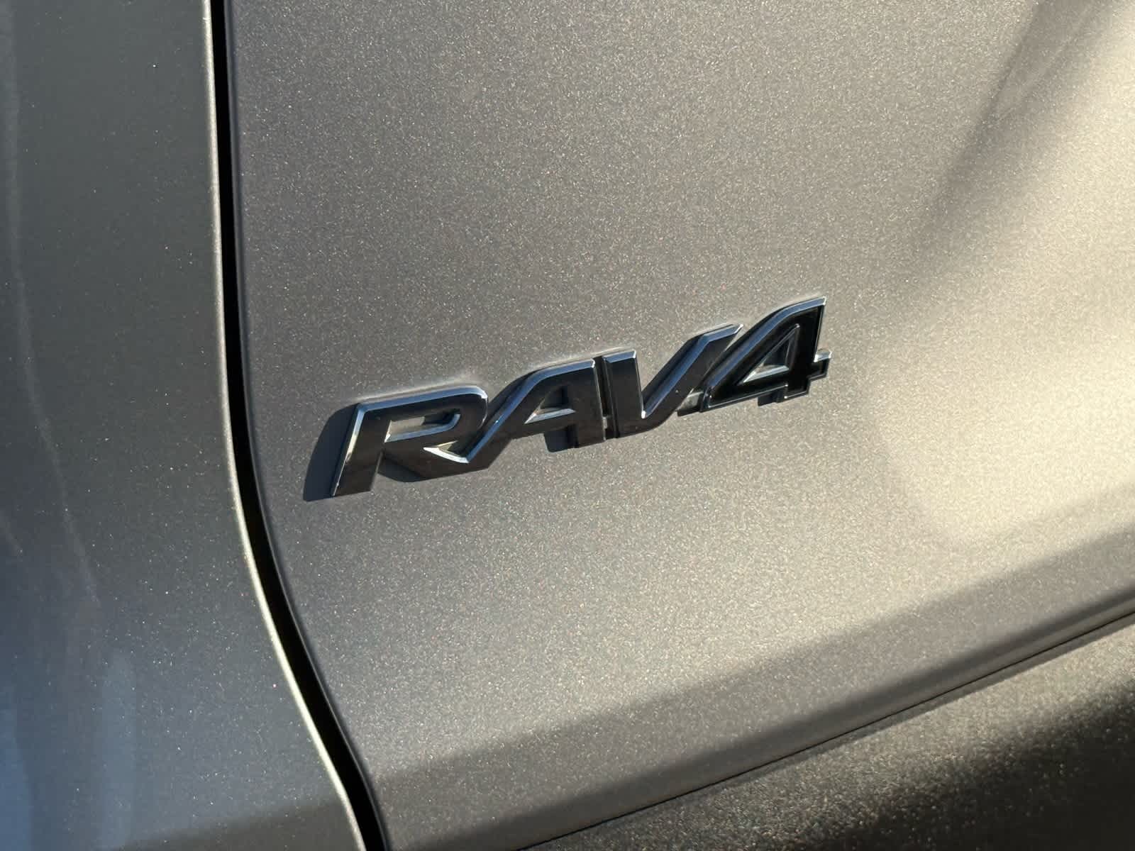 Thumbnail: 2022 Toyota RAV4 - 8