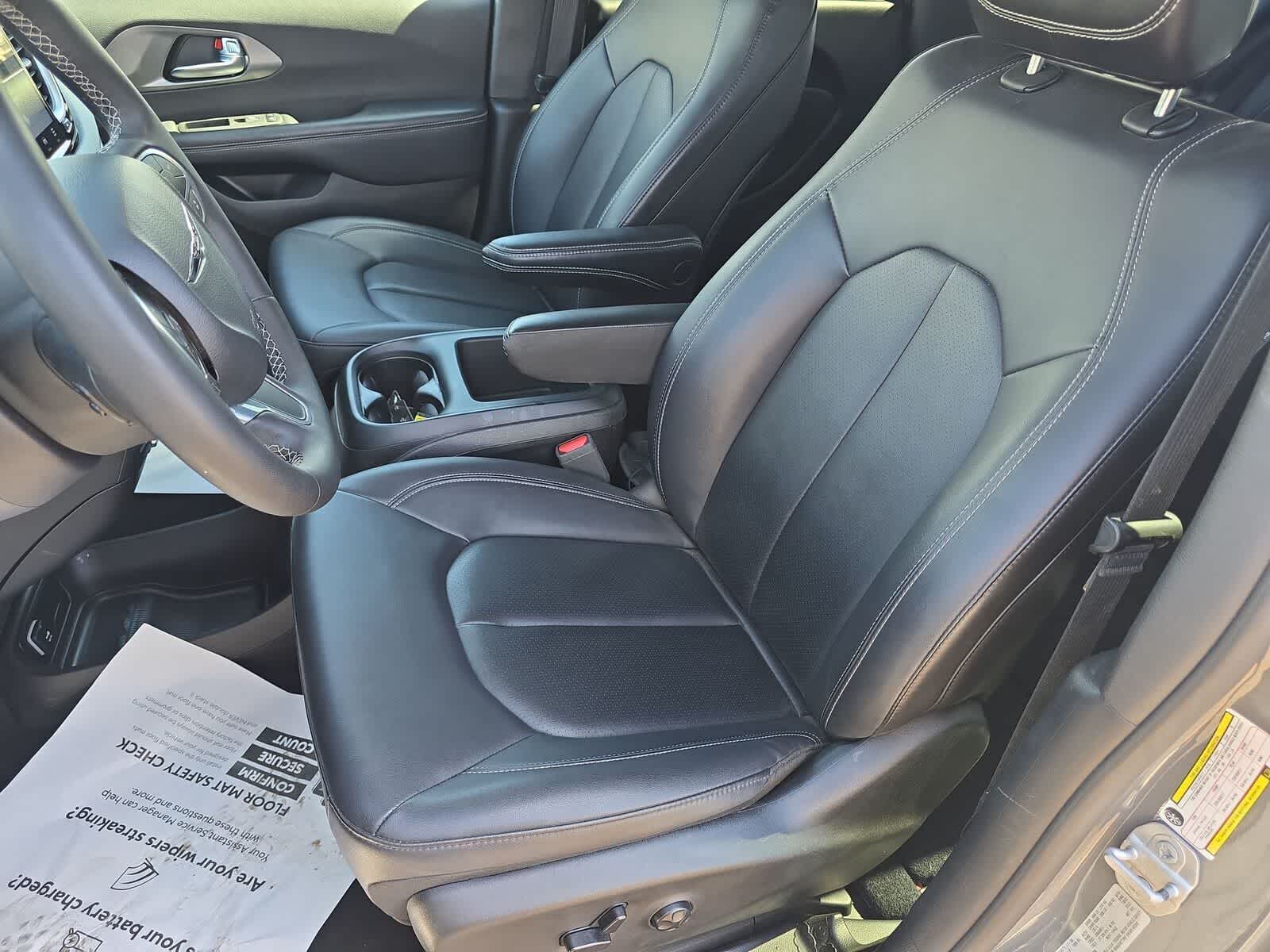 Thumbnail: 2025 Chrysler Pacifica - 17