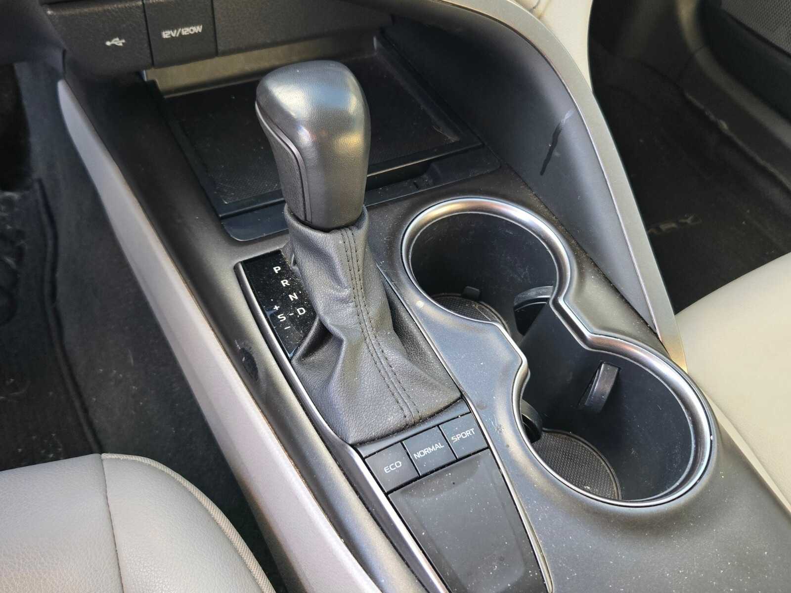 Thumbnail: 2022 Toyota Camry - 11