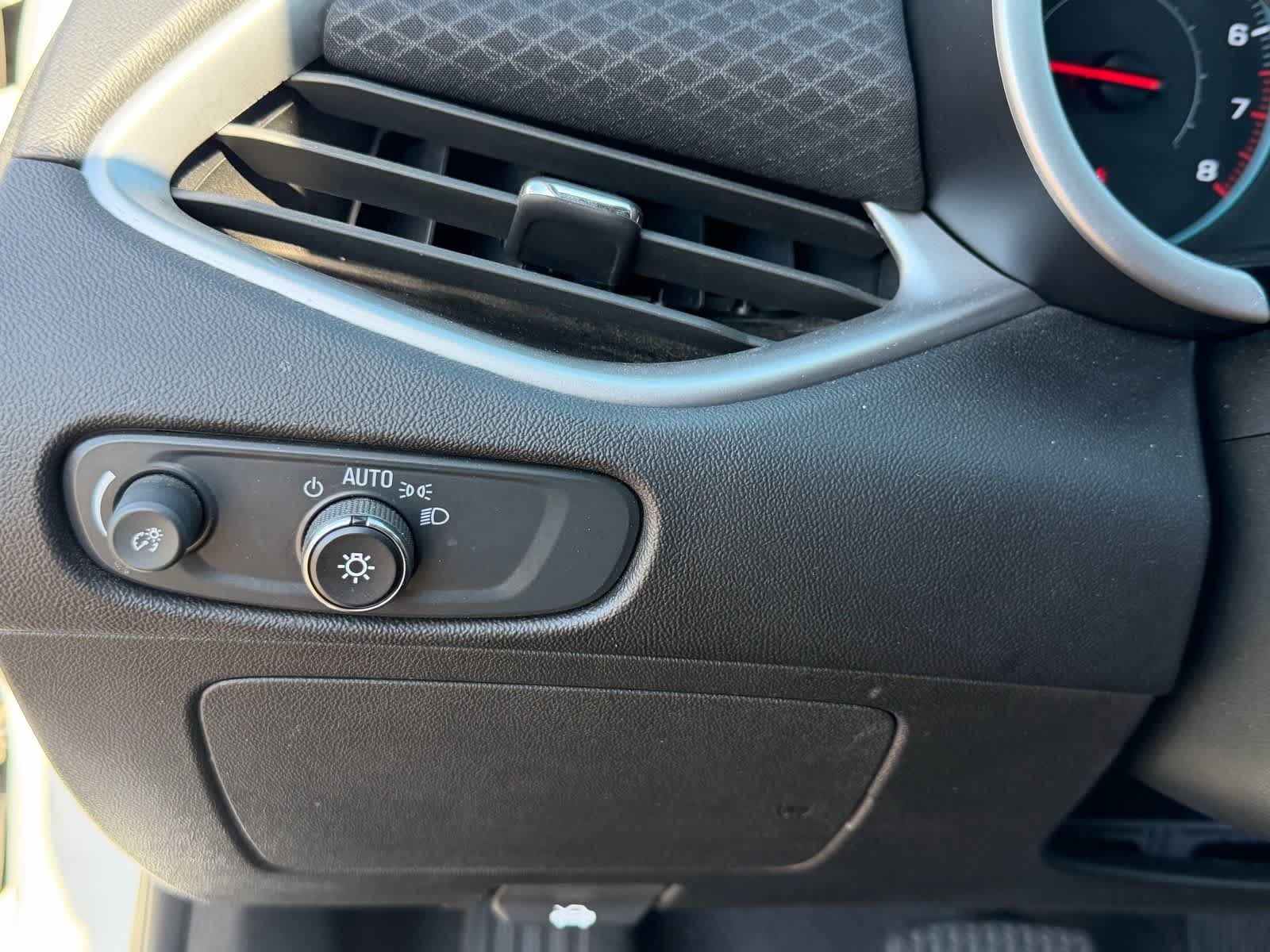 Thumbnail: 2024 Chevrolet Malibu - 18