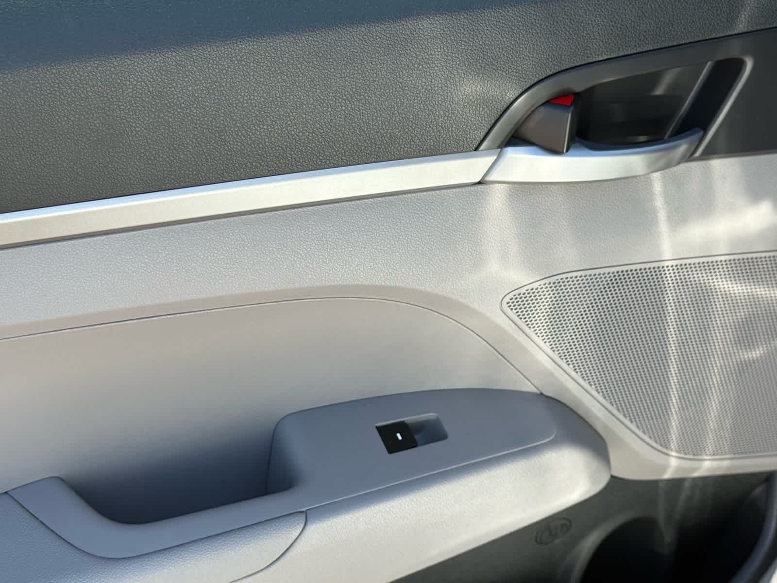 Thumbnail: 2017 Hyundai Elantra - 8