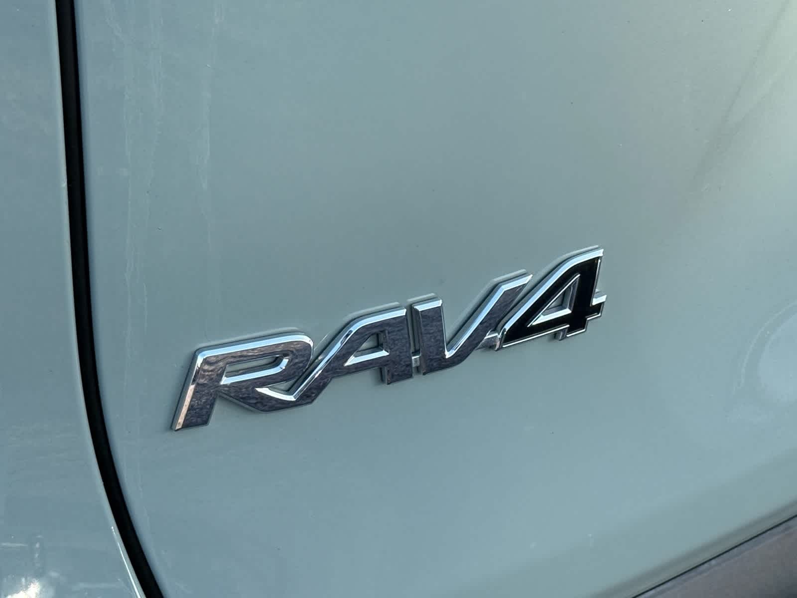 Thumbnail: 2022 Toyota RAV4 - 8