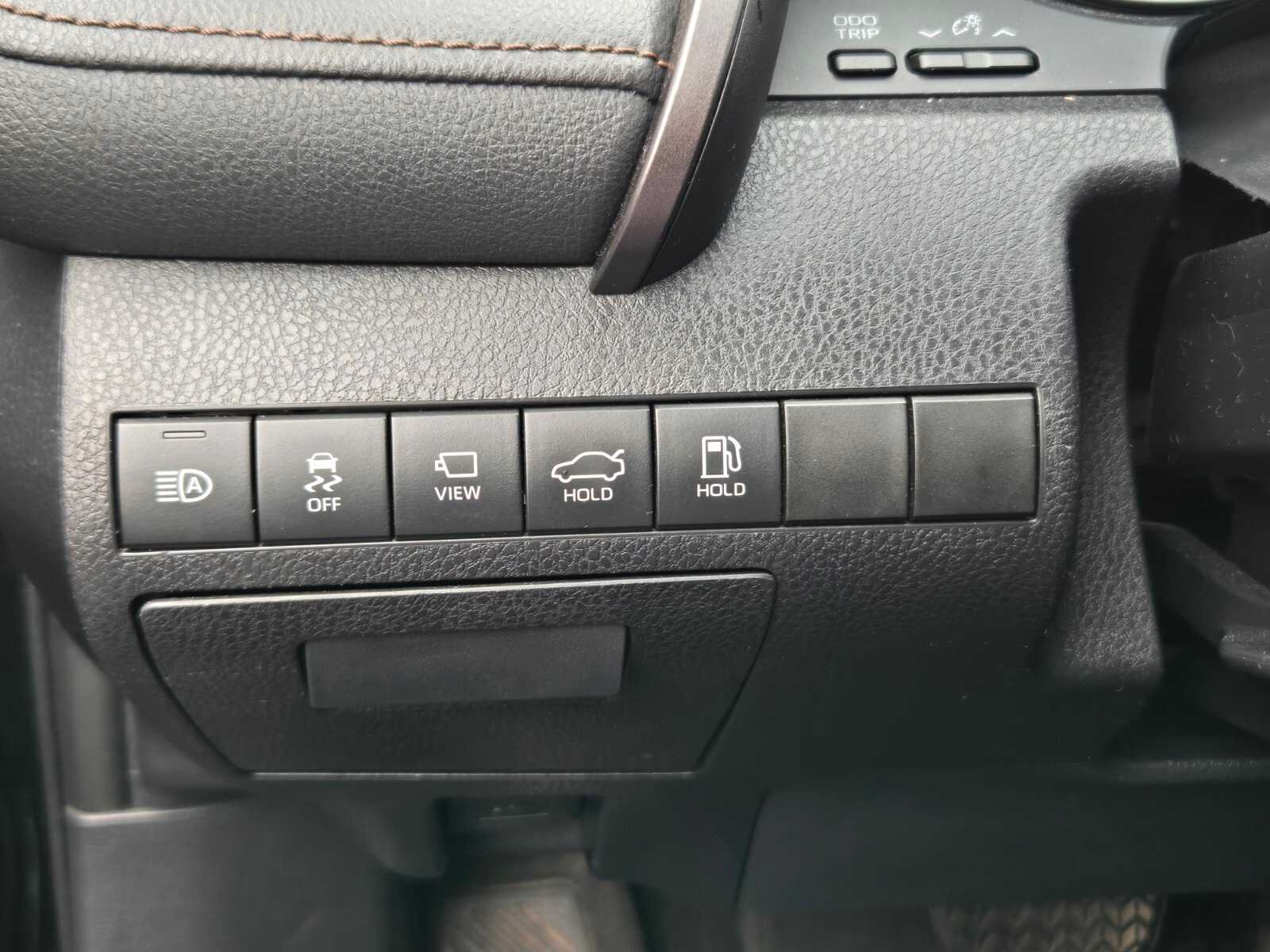 Thumbnail: 2020 Toyota Camry - 17