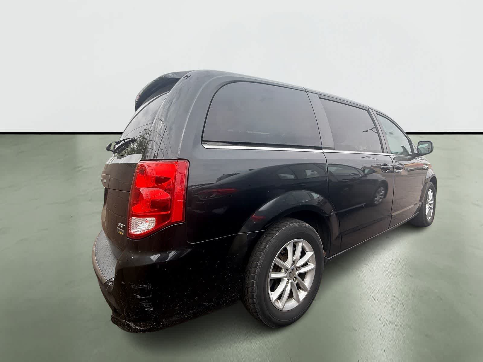 Thumbnail: 2019 Dodge Grand Caravan - 3