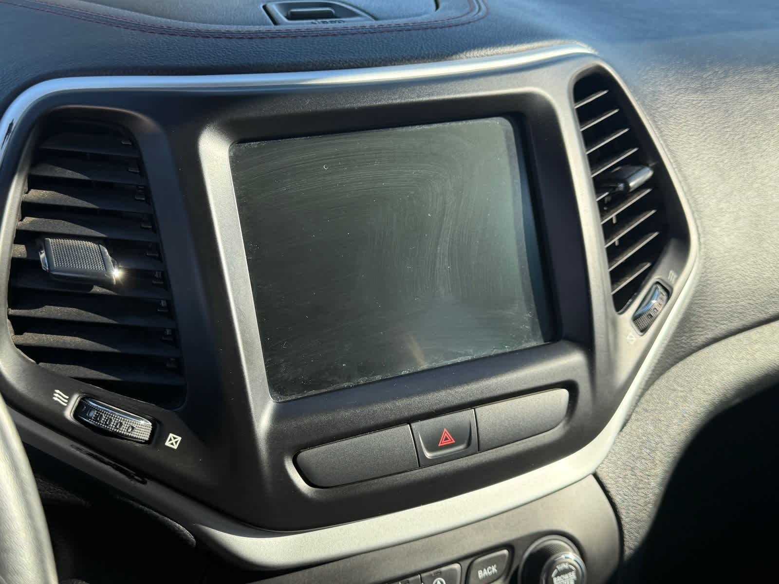 Thumbnail: 2016 Jeep Cherokee - 23