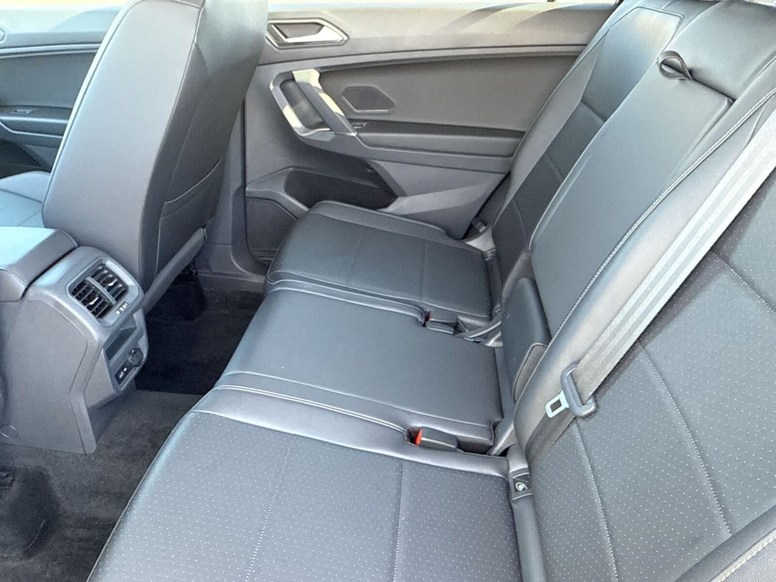 Thumbnail: 2020 Volkswagen Tiguan - 14