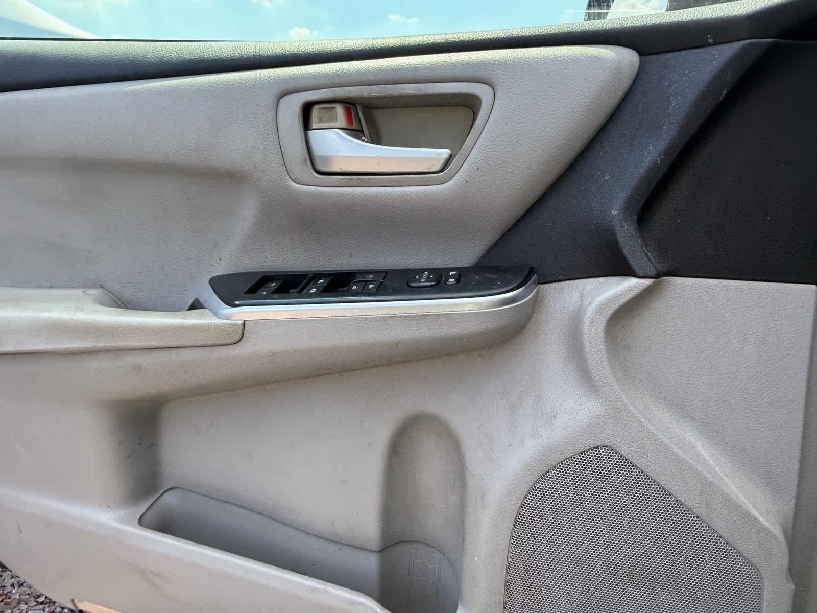 Thumbnail: 2015 Toyota Camry - 10