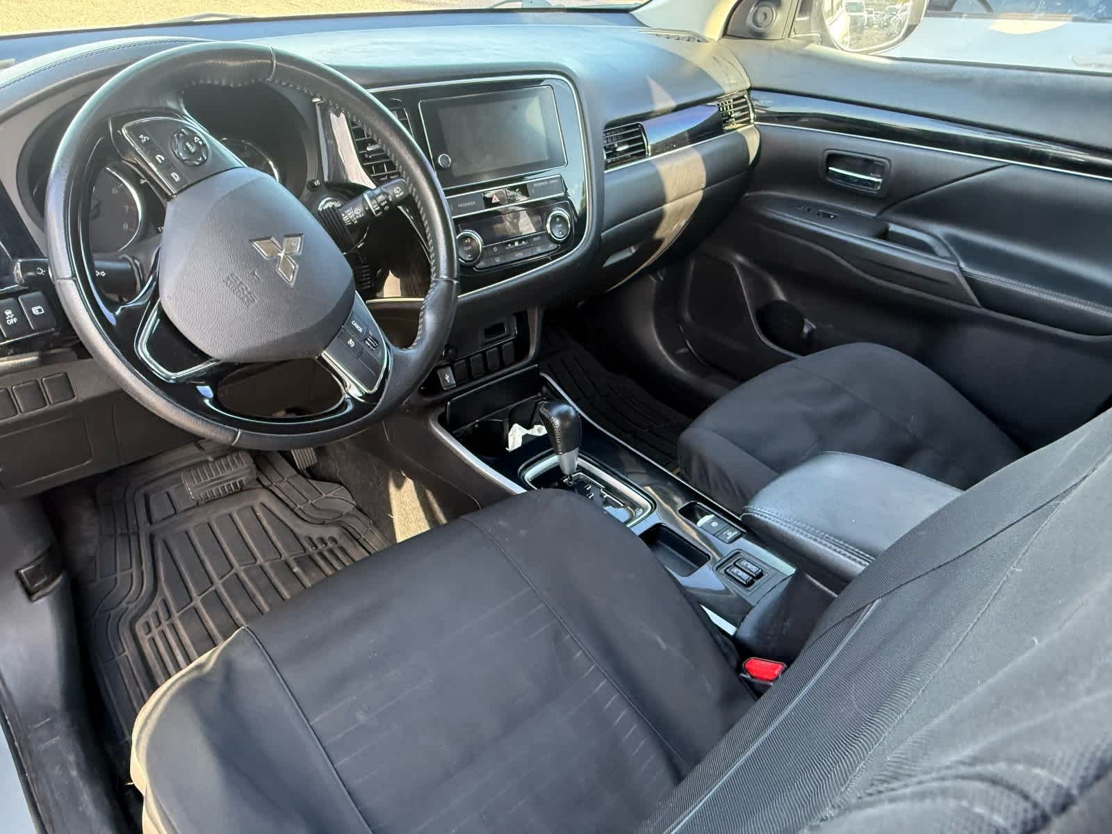 Thumbnail: 2019 Mitsubishi Outlander - 9