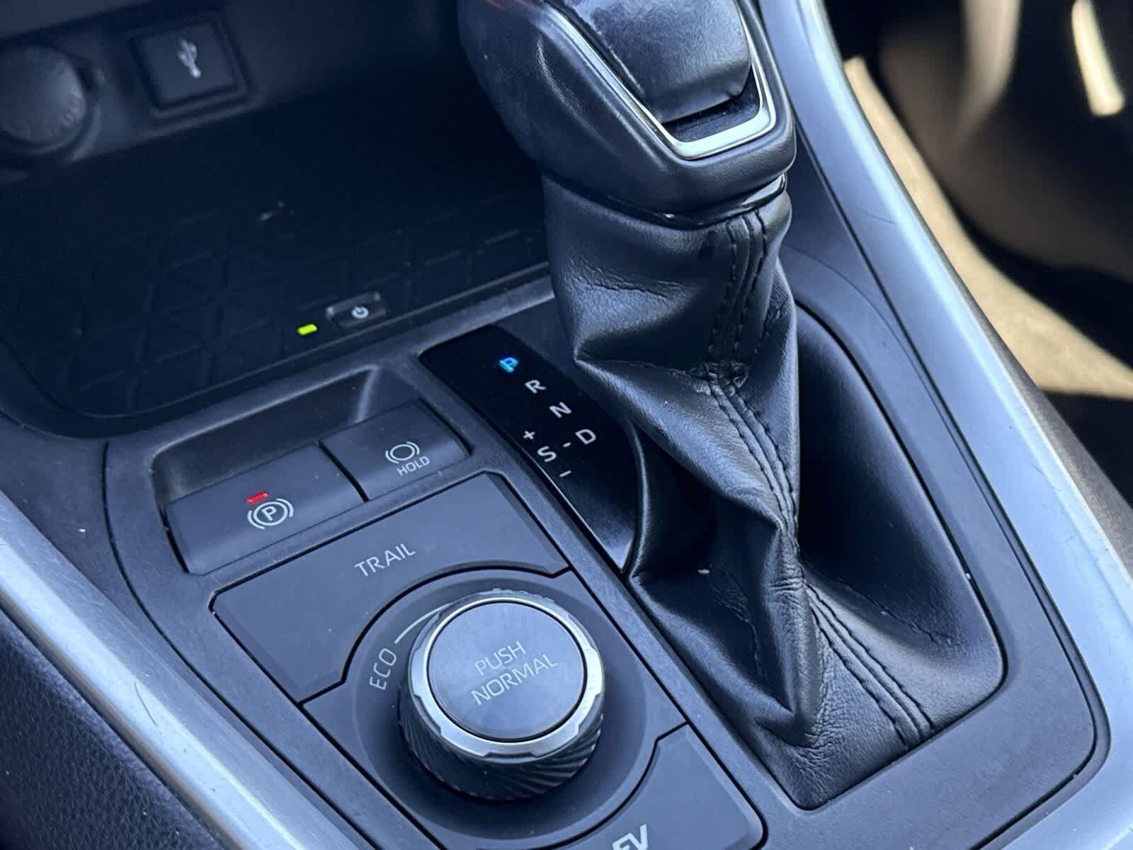 Thumbnail: 2020 Toyota RAV4 - 25