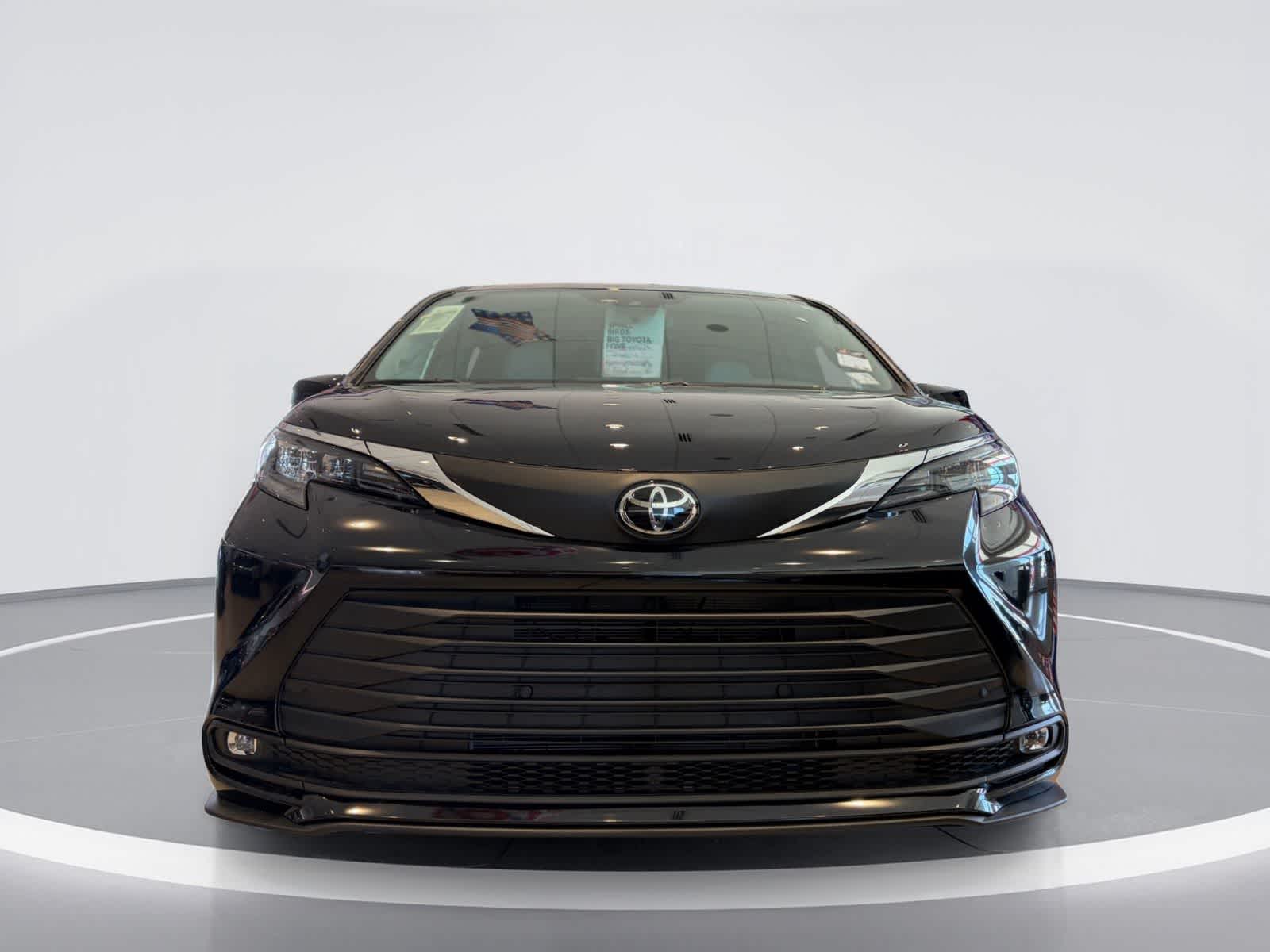 Thumbnail: 2026 Toyota Sienna - 4