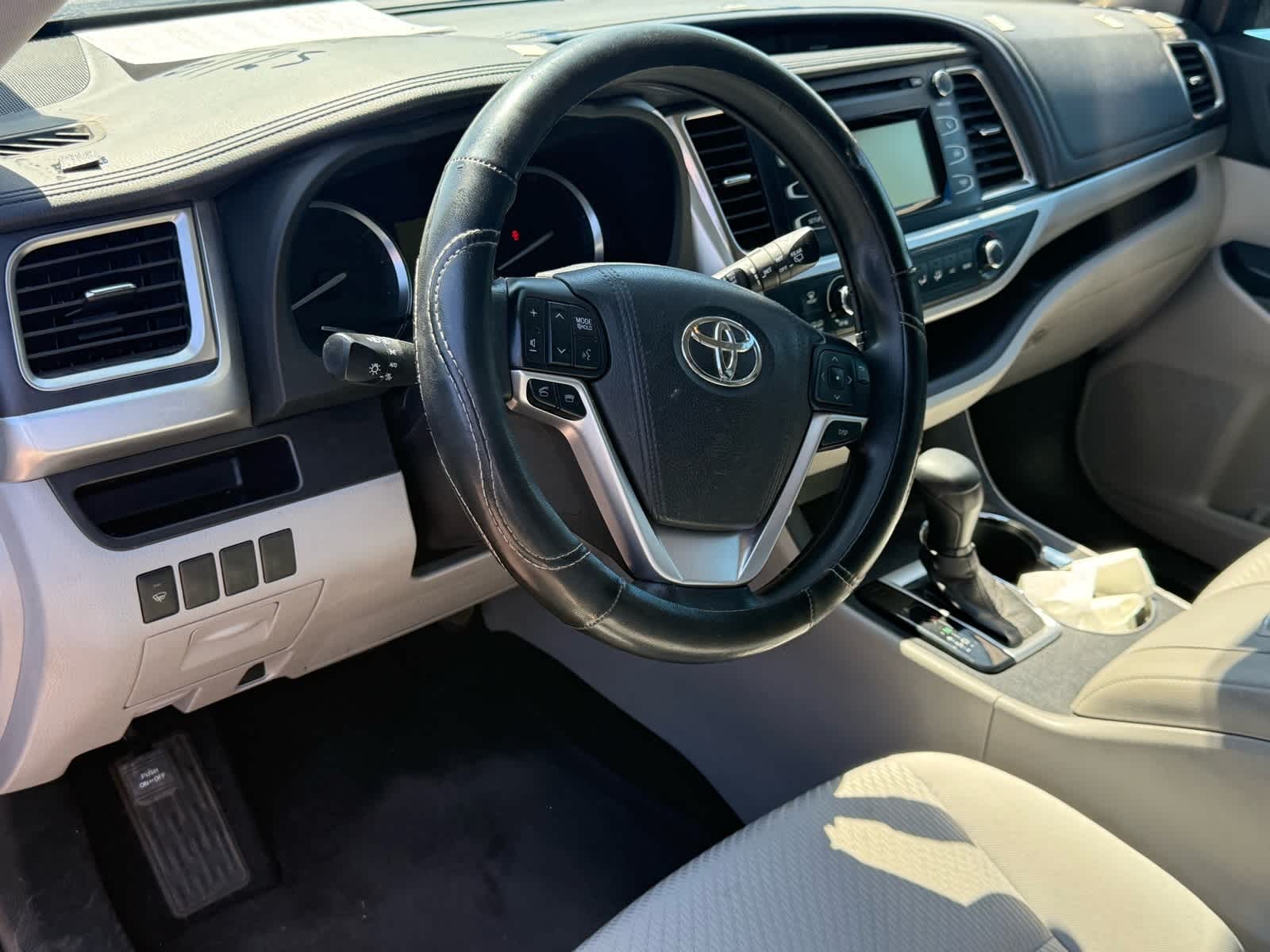 Thumbnail: 2016 Toyota Highlander - 14