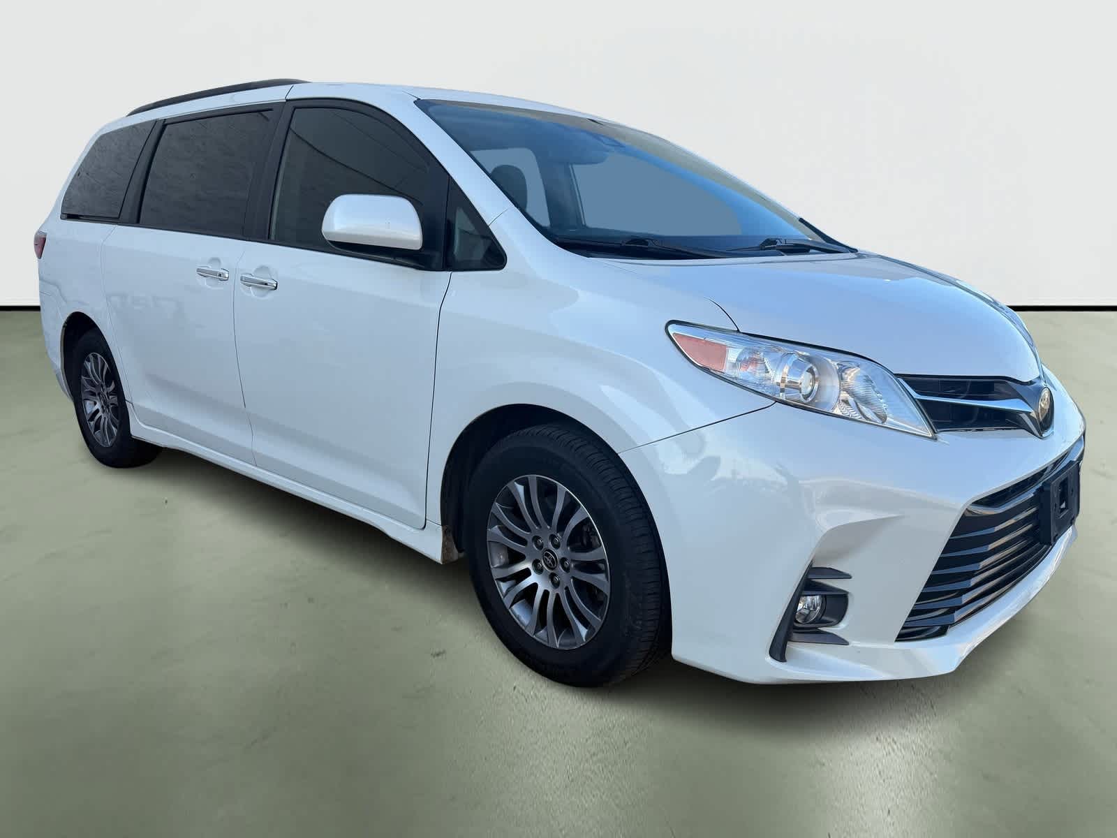 Thumbnail: 2020 Toyota Sienna - 5