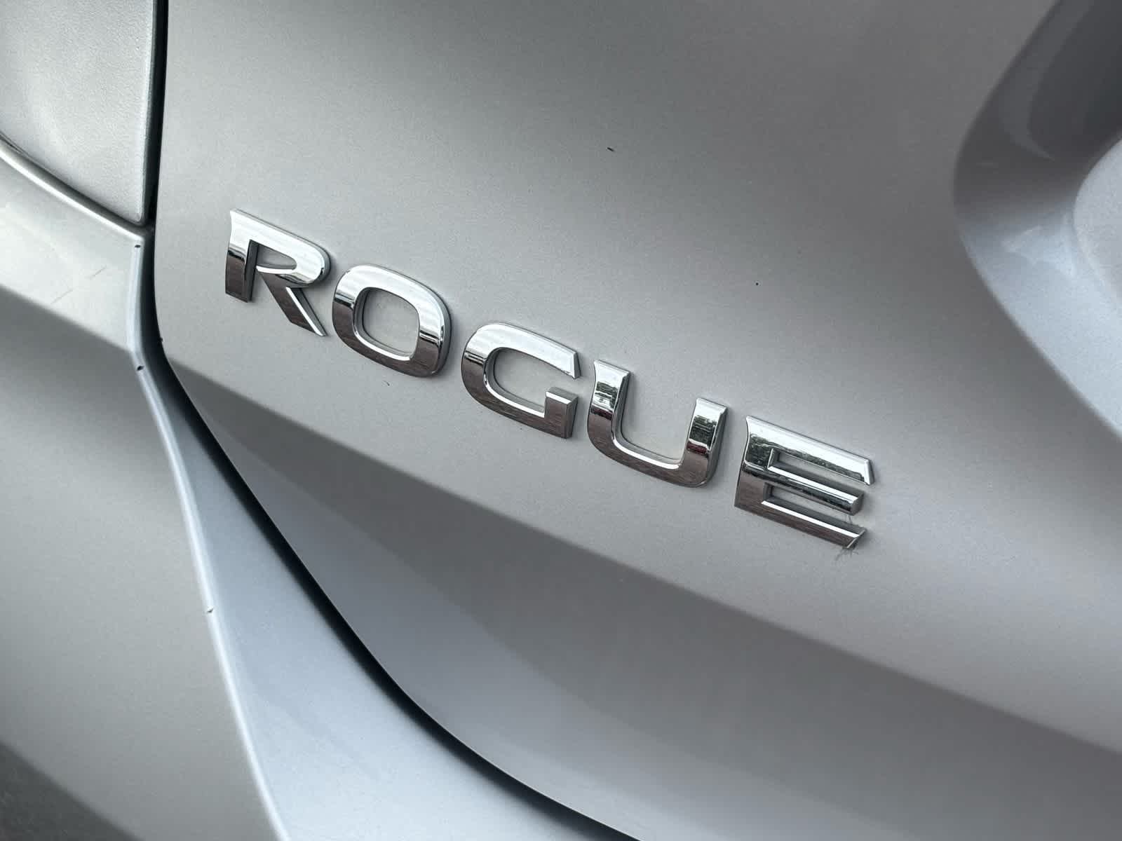 Thumbnail: 2018 Nissan Rogue - 16