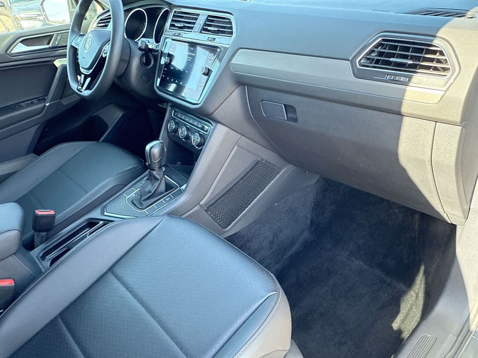 Thumbnail: 2020 Volkswagen Tiguan - 11