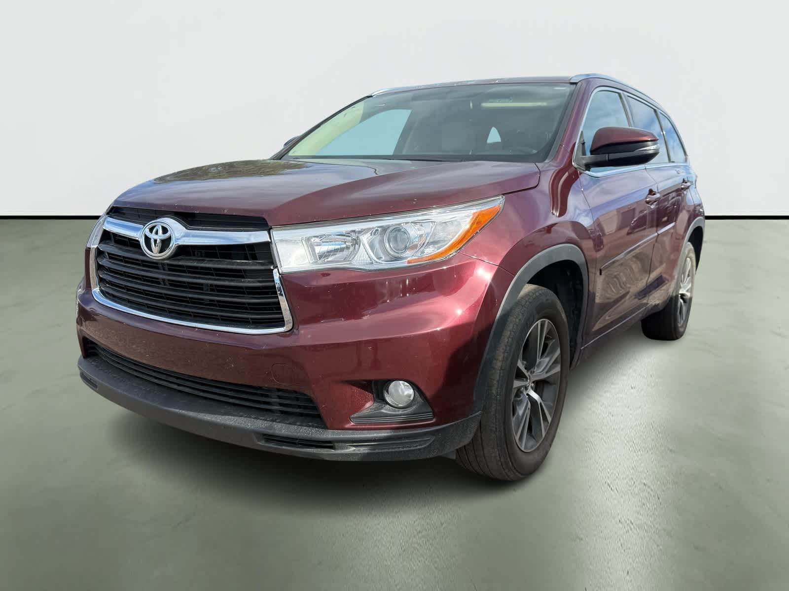 Thumbnail: 2016 Toyota Highlander - 2
