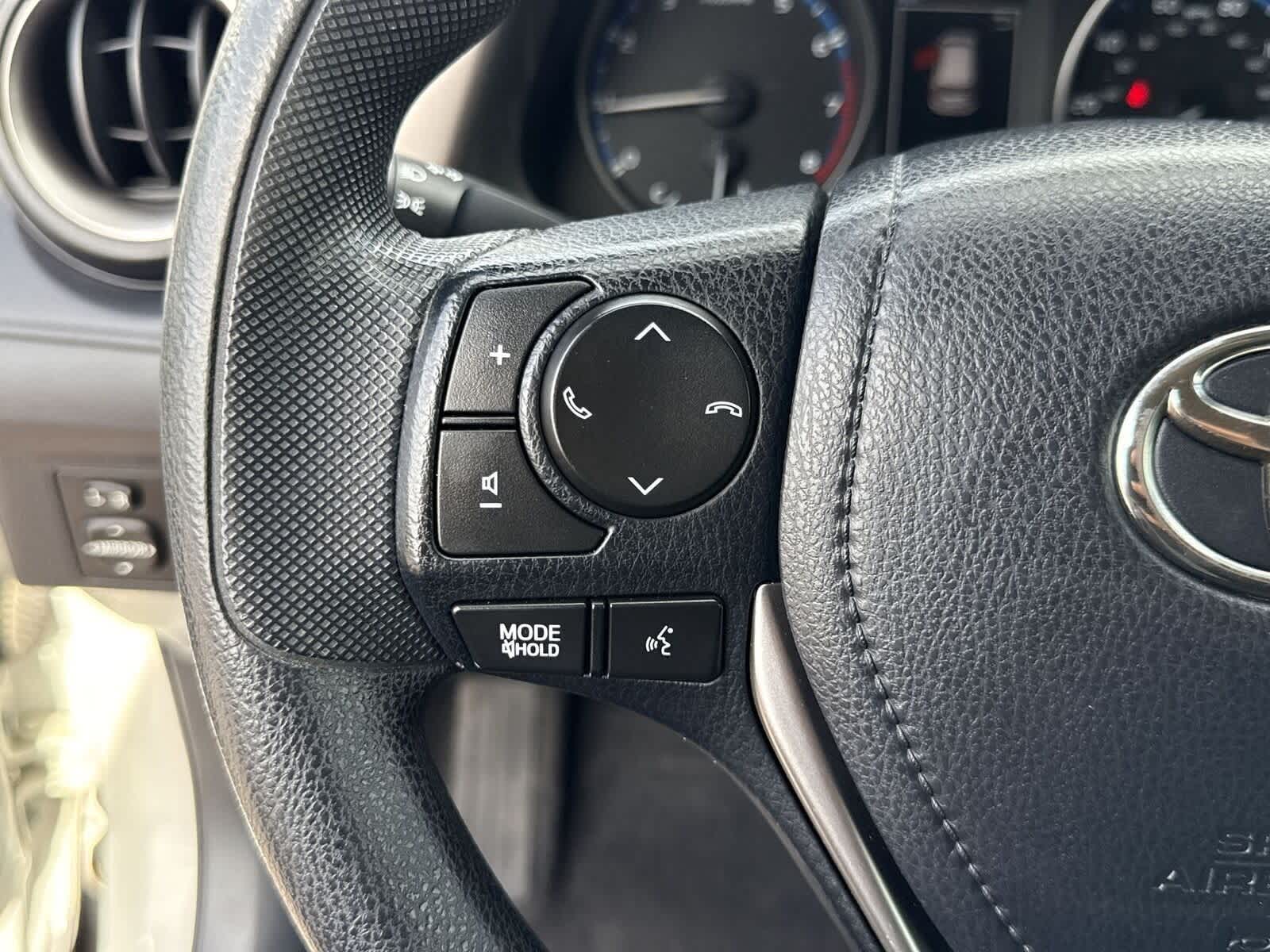 Thumbnail: 2018 Toyota RAV4 - 27